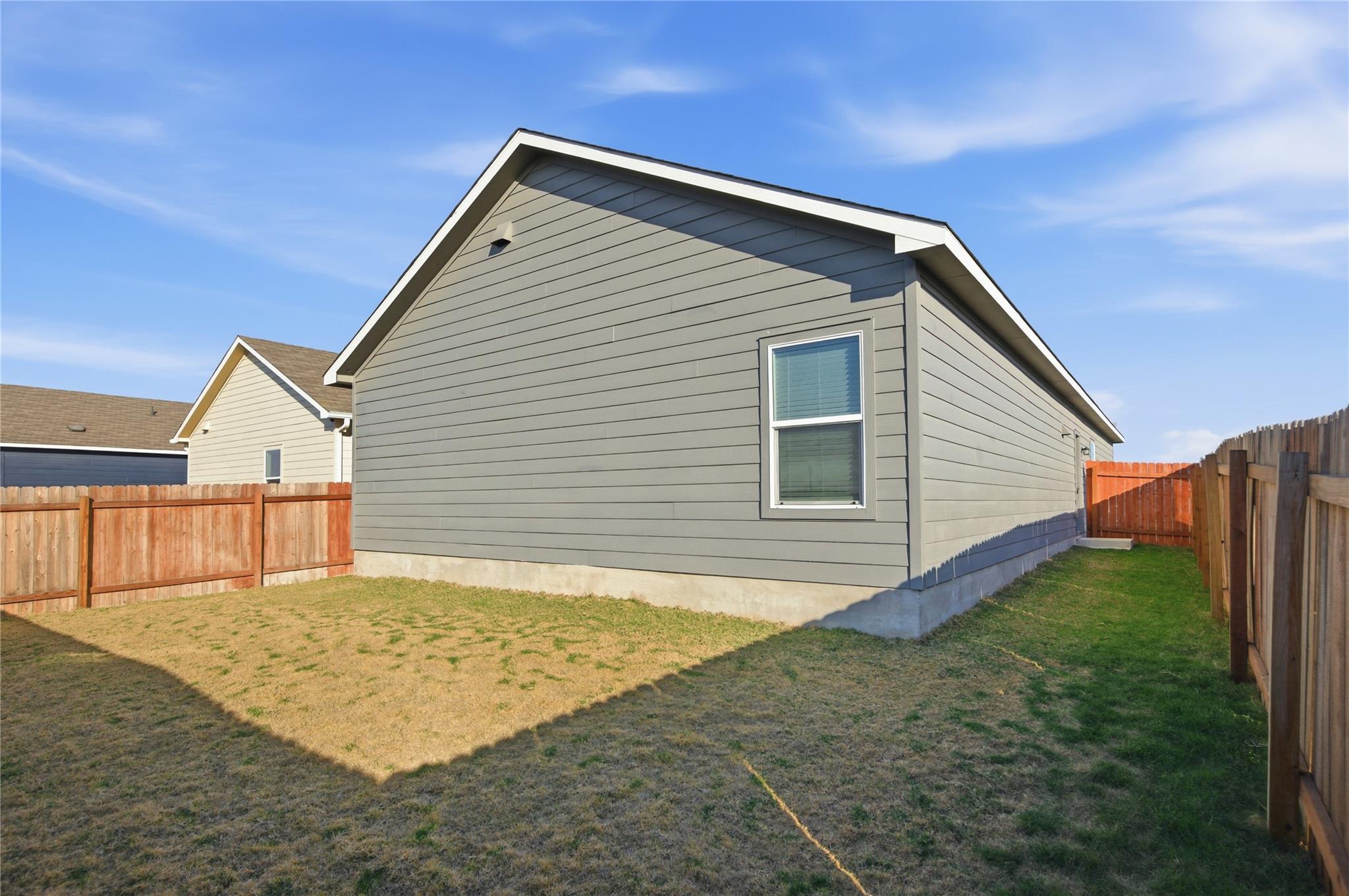 724 Rancho Del Cielo Loop, Jarrell, TX 76537