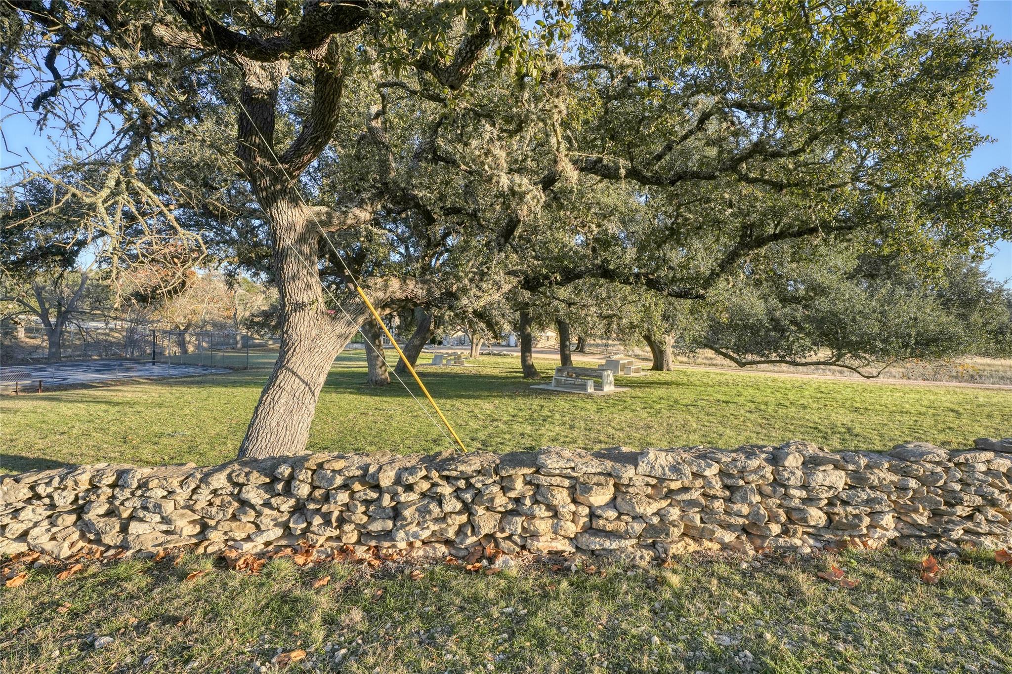 136 Falling Oak Dr Dr, Blanco, TX 78606