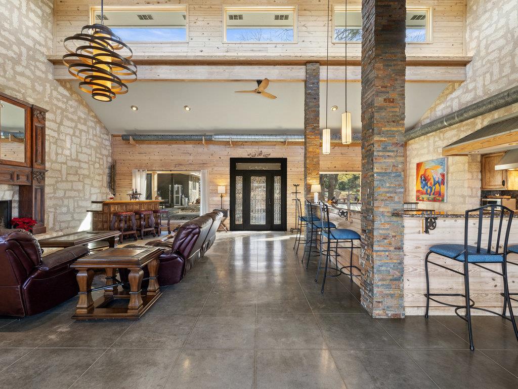 4200 Cypress Canyon Trl, Spicewood, TX 78669