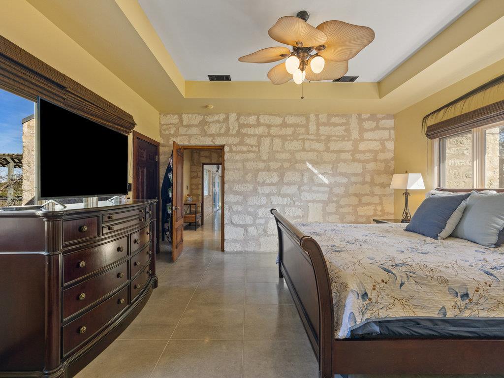 4200 Cypress Canyon Trl, Spicewood, TX 78669