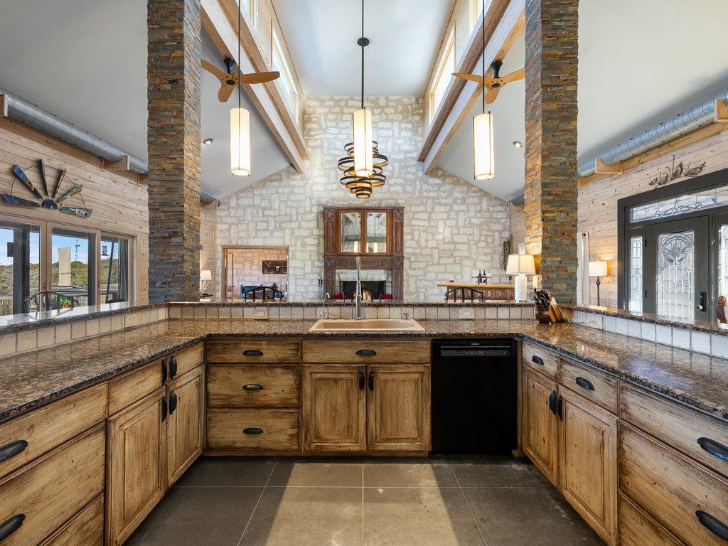 4200 Cypress Canyon Trl, Spicewood, TX 78669