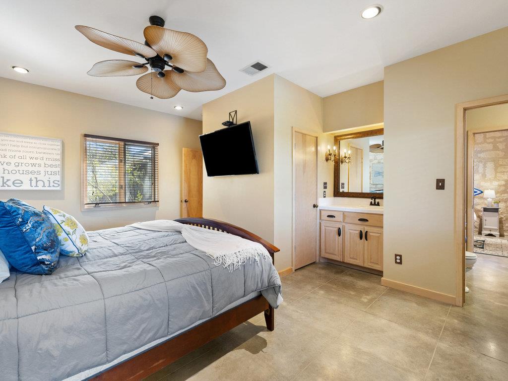 4200 Cypress Canyon Trl, Spicewood, TX 78669