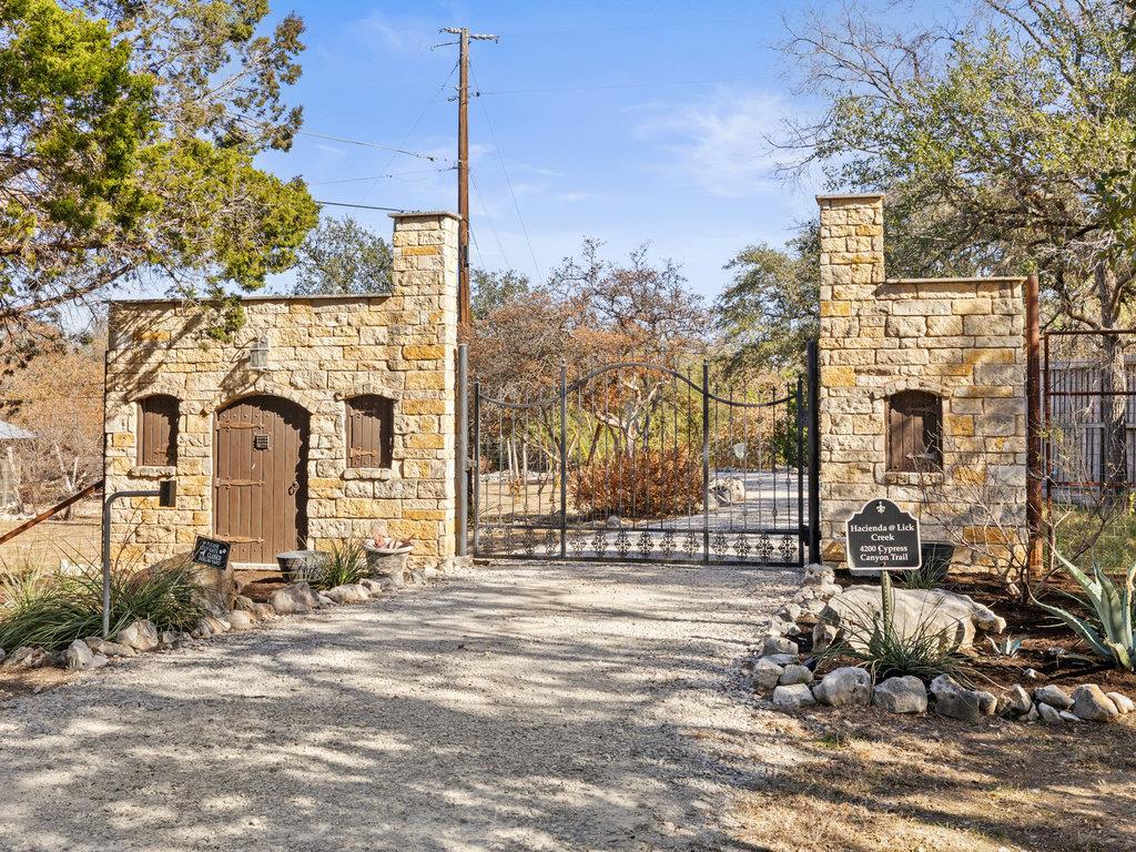 4200 Cypress Canyon Trl, Spicewood, TX 78669