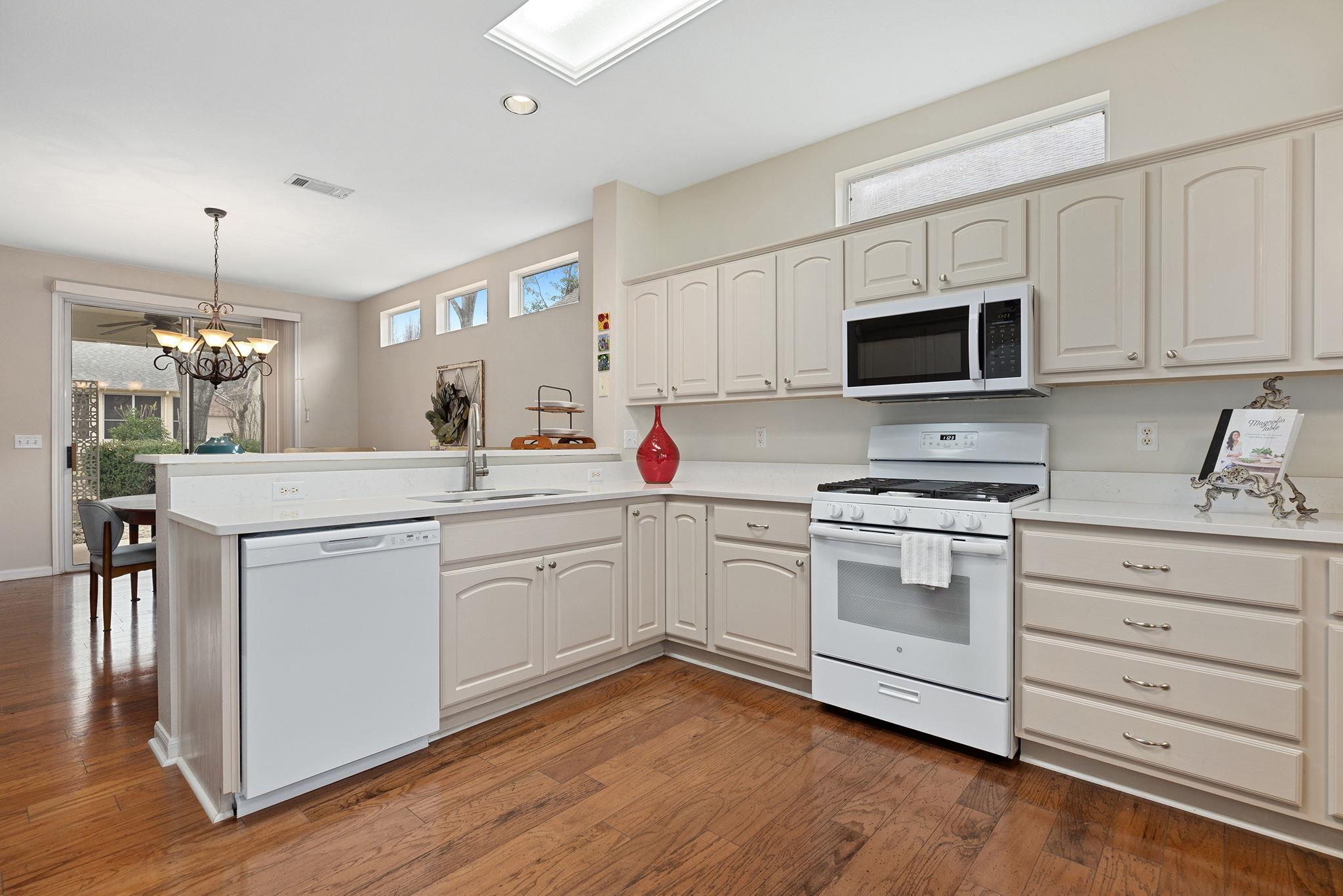 216 Whispering Wind Dr, Georgetown, TX 78633