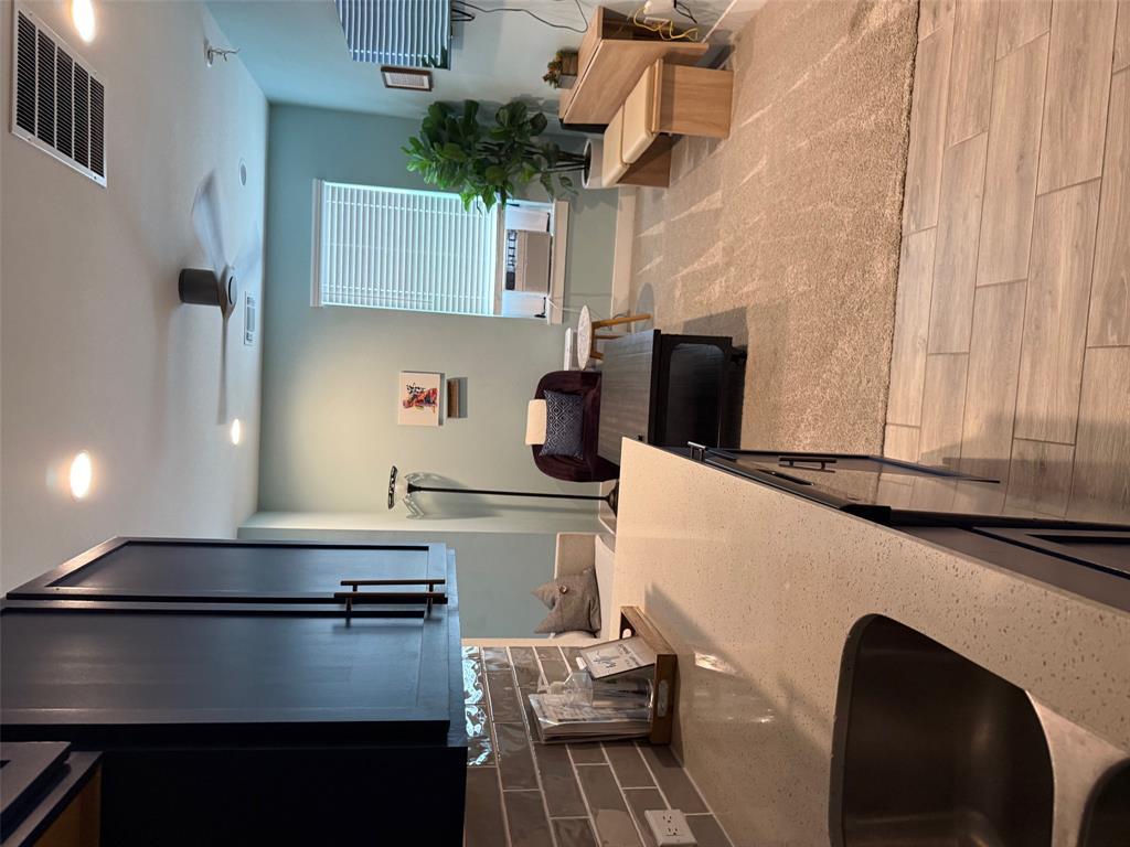 7904 Hillock Ter, Austin, TX 78744