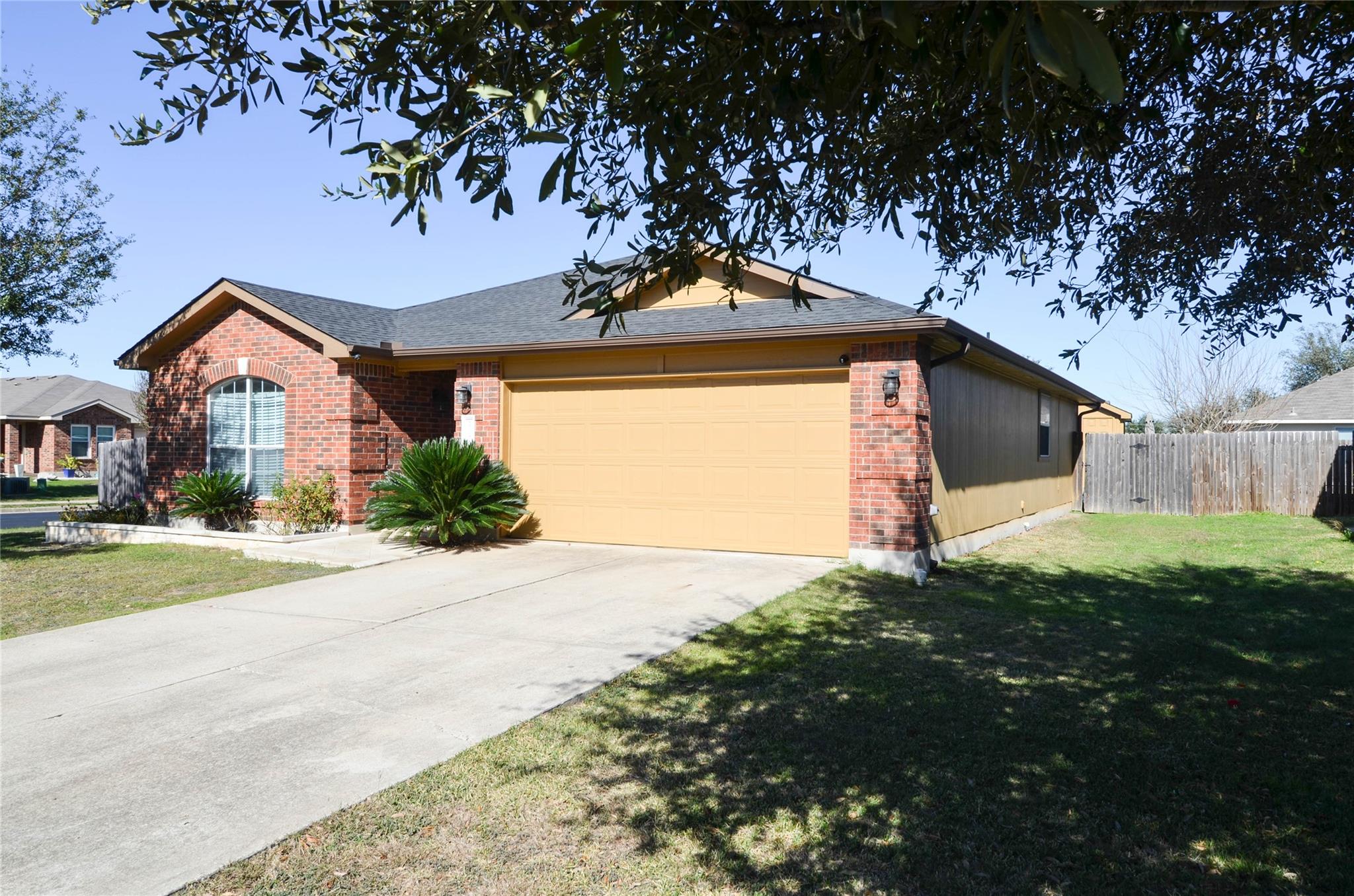 107 Adamae Ln, Hutto, TX 78634