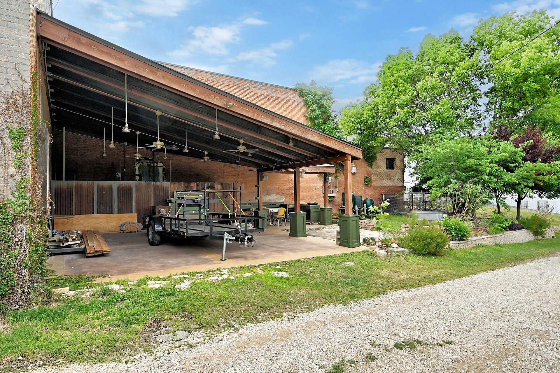 104 Hoxie St, Coupland, TX 78615