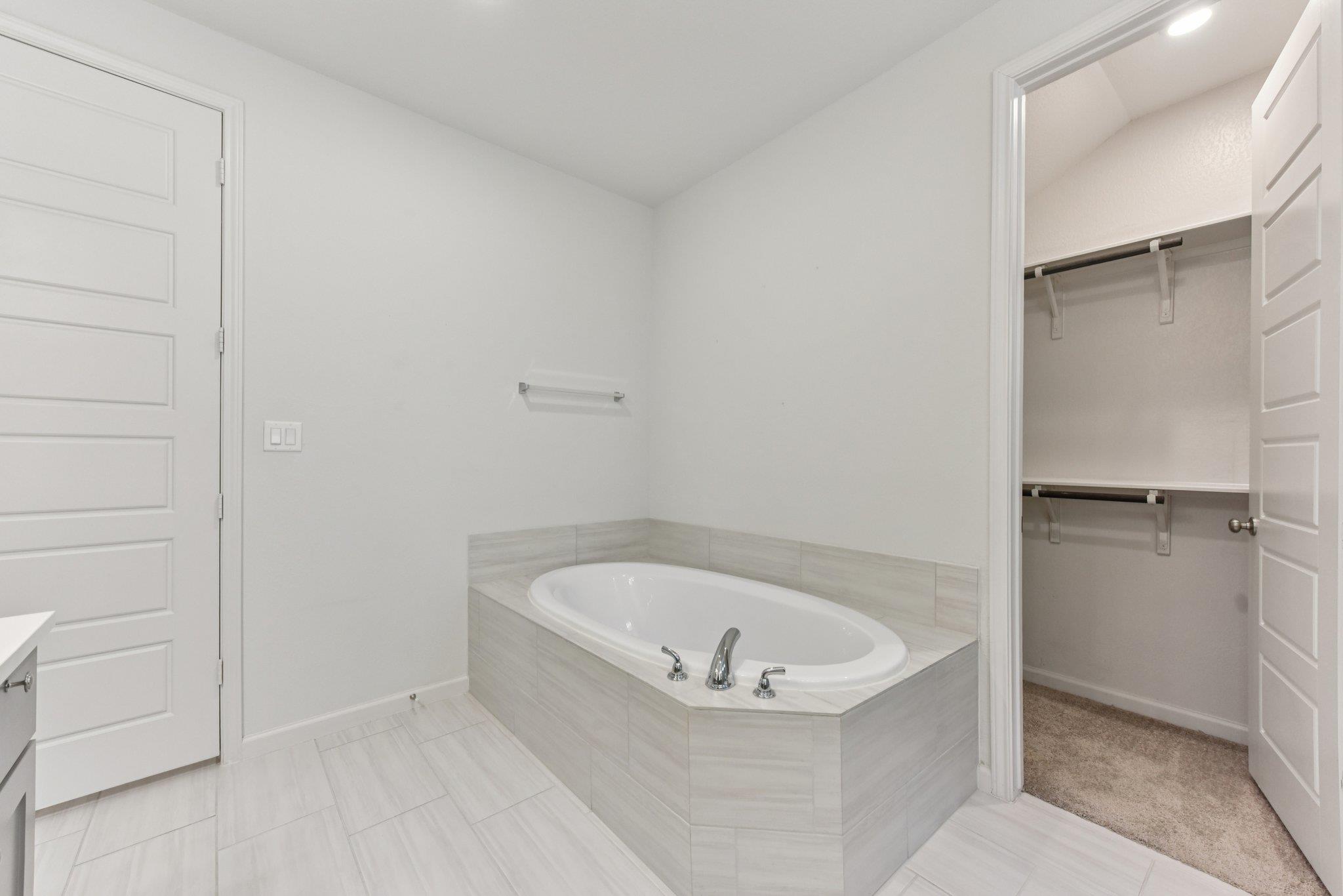 271 Dycus Bnd, Liberty Hill, TX 78642