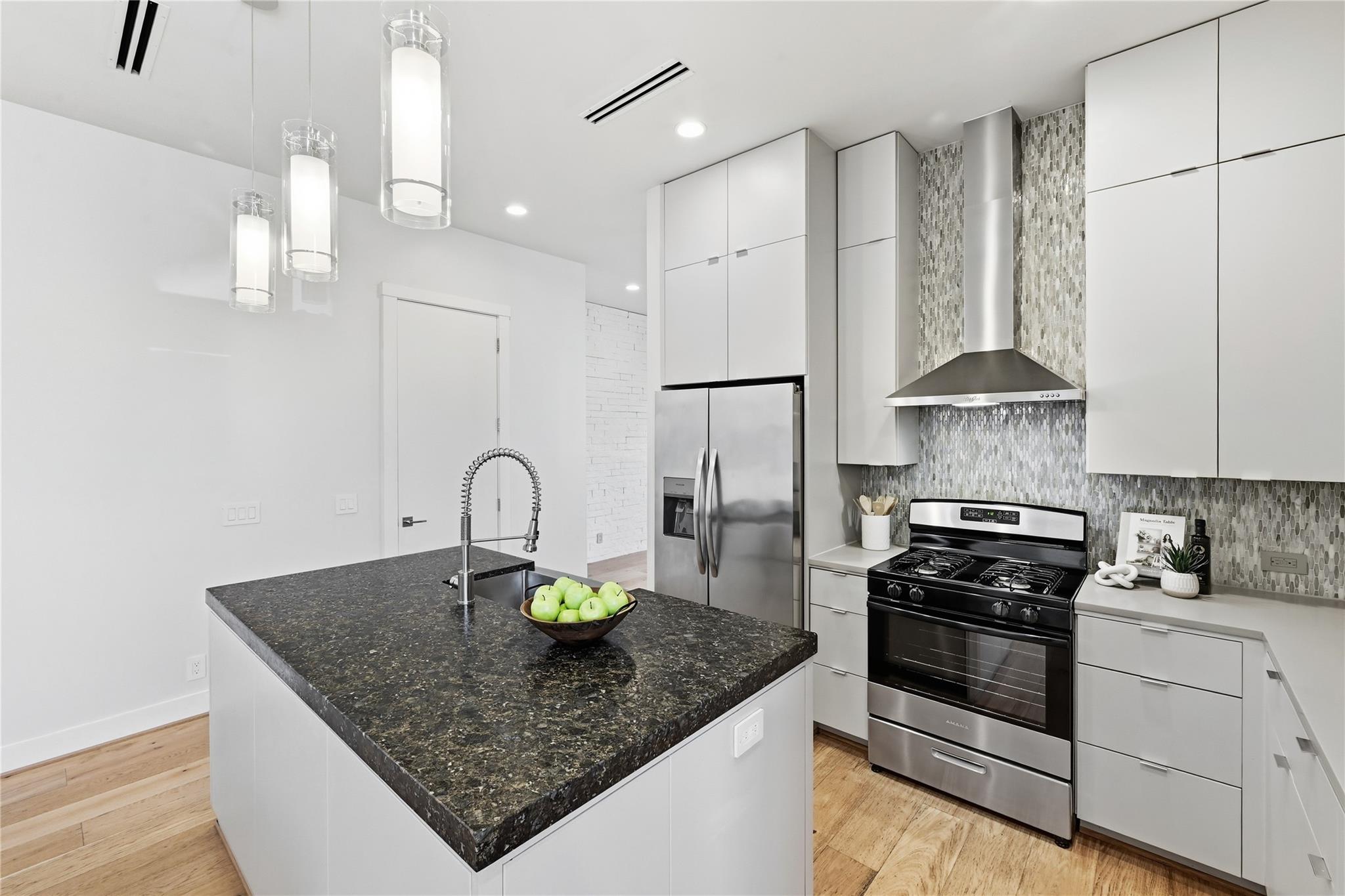 2100 Glendale Pl # A, Austin, TX 78704