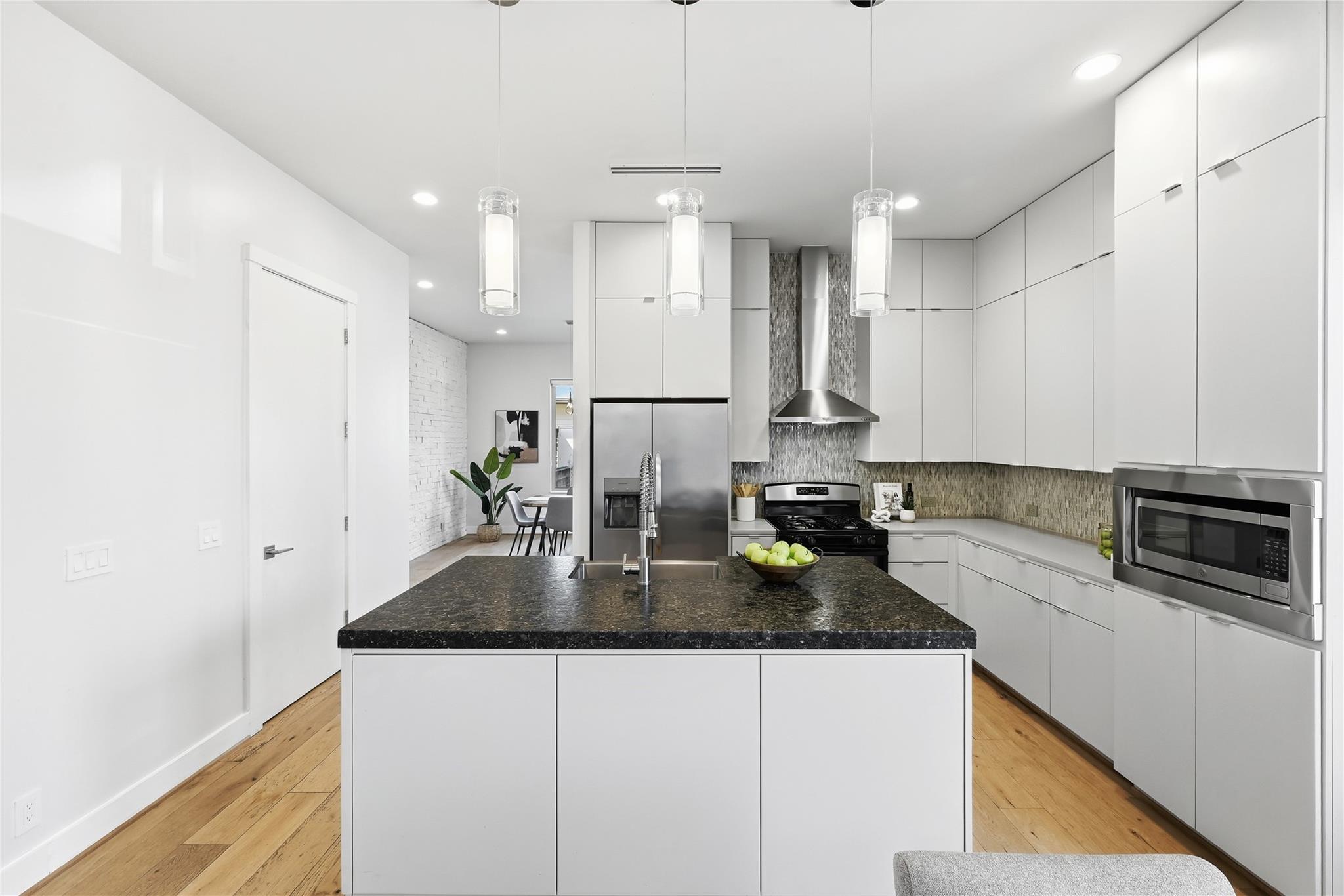 2100 Glendale Pl # A, Austin, TX 78704