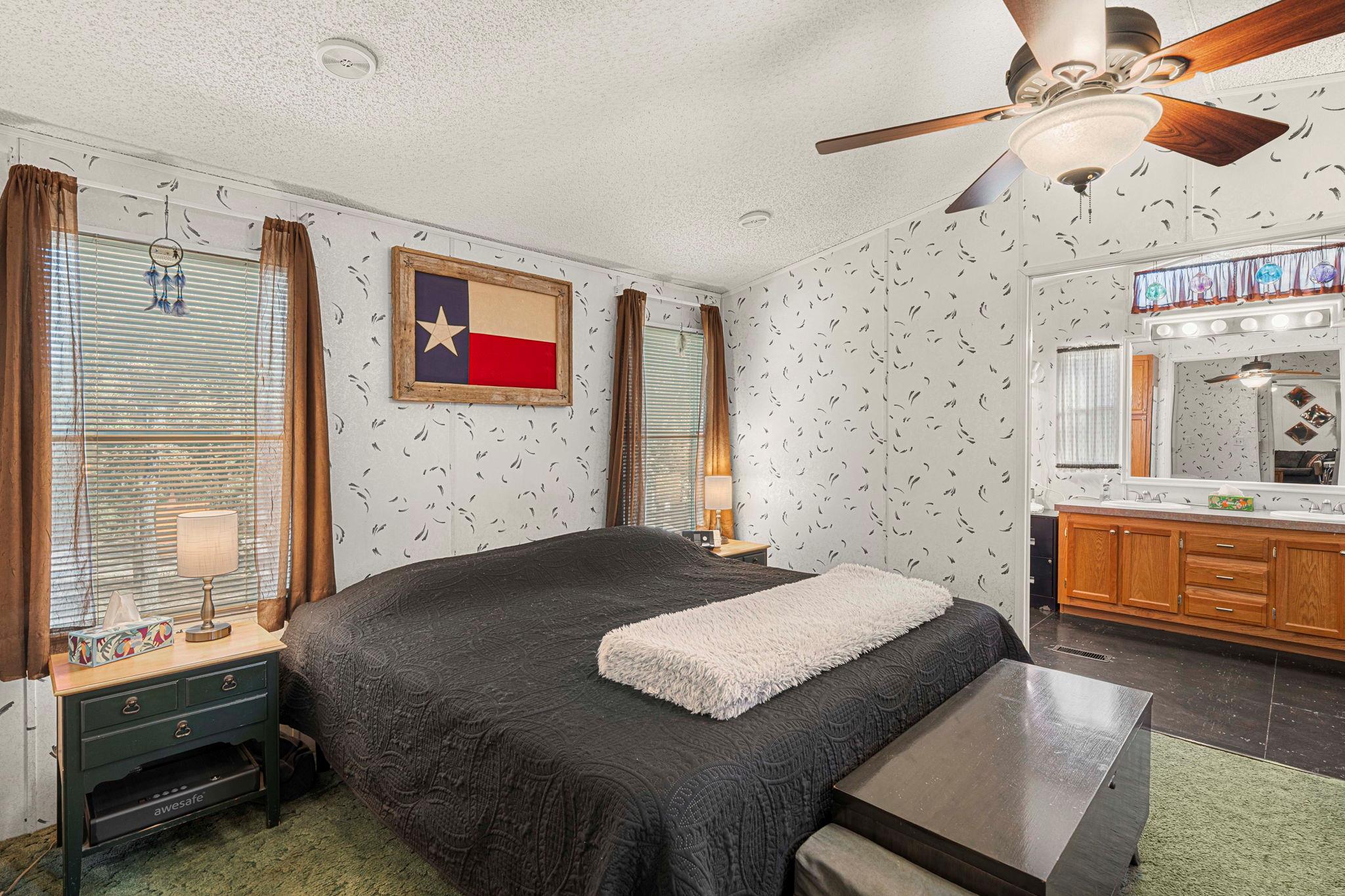 220 Clydesdale Dr, Dale, TX 78616