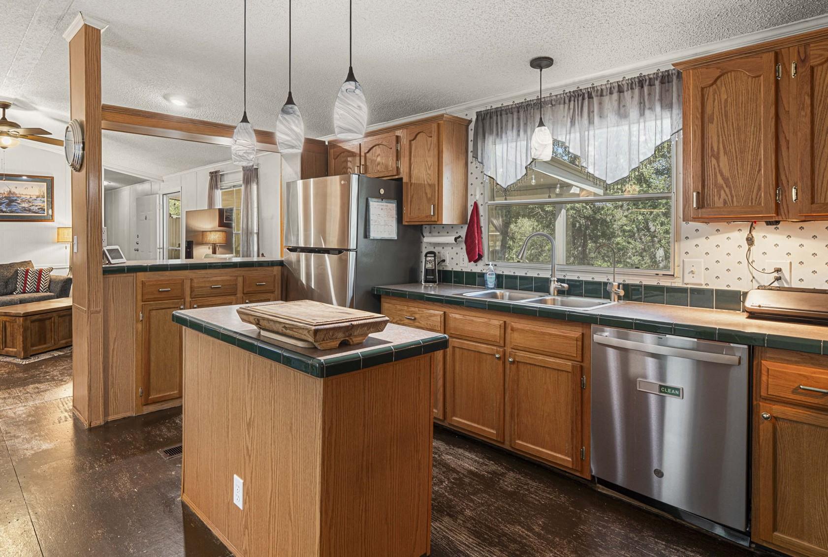 220 Clydesdale Dr, Dale, TX 78616