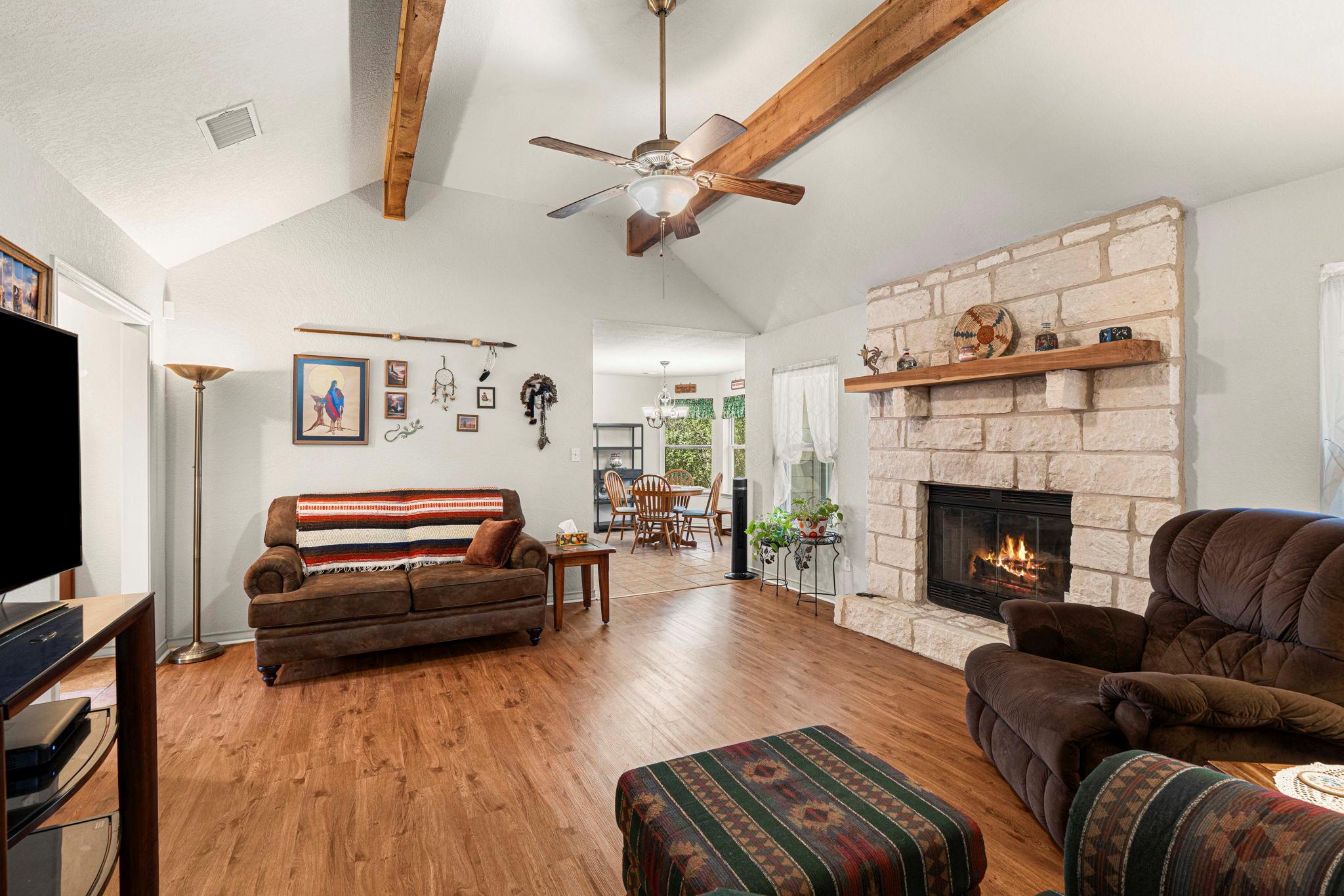 220 Clydesdale Dr, Dale, TX 78616