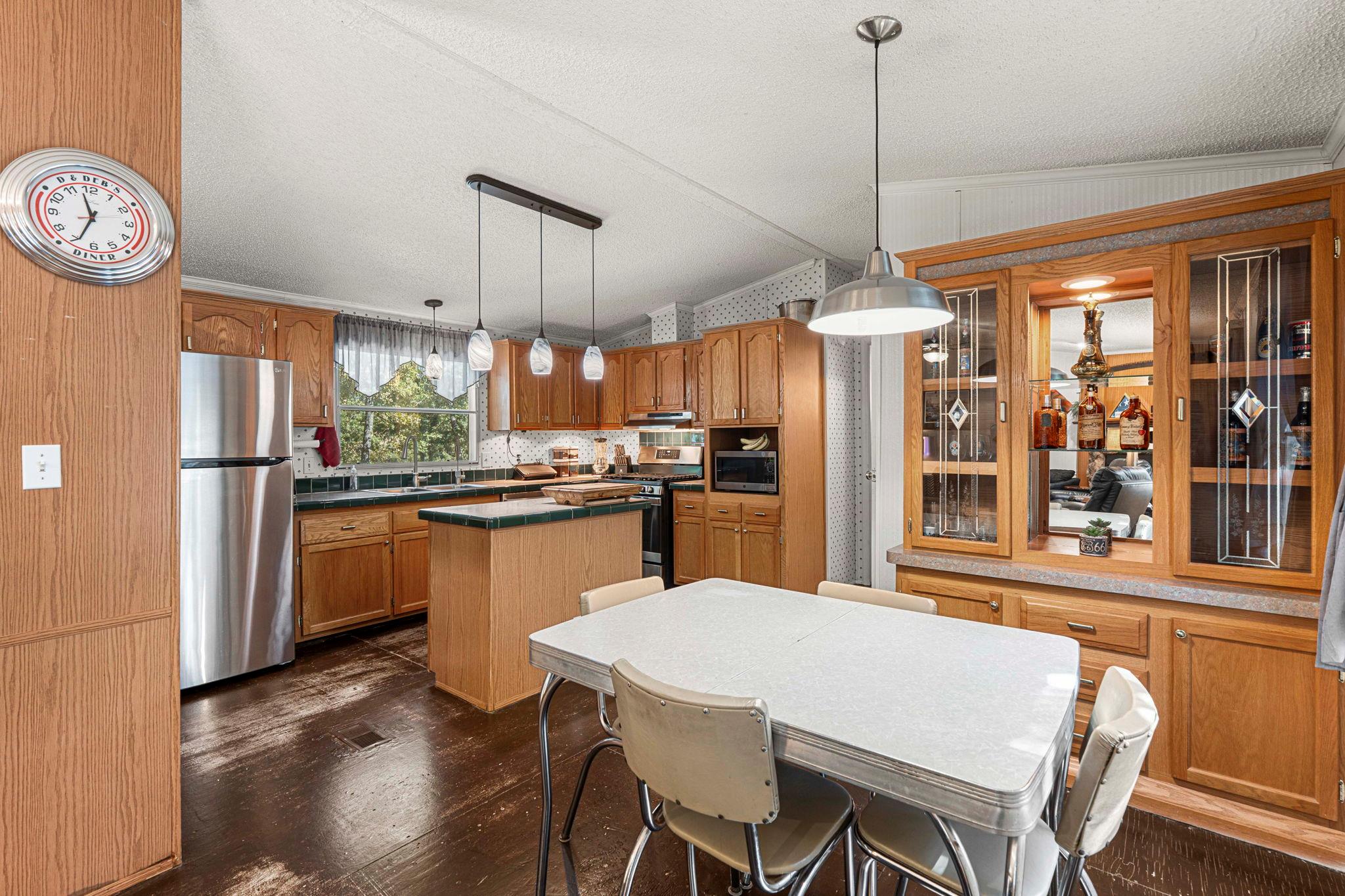 220 Clydesdale Dr, Dale, TX 78616