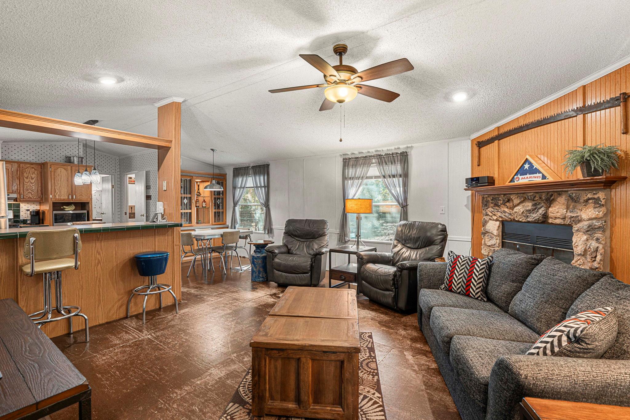 220 Clydesdale Dr, Dale, TX 78616