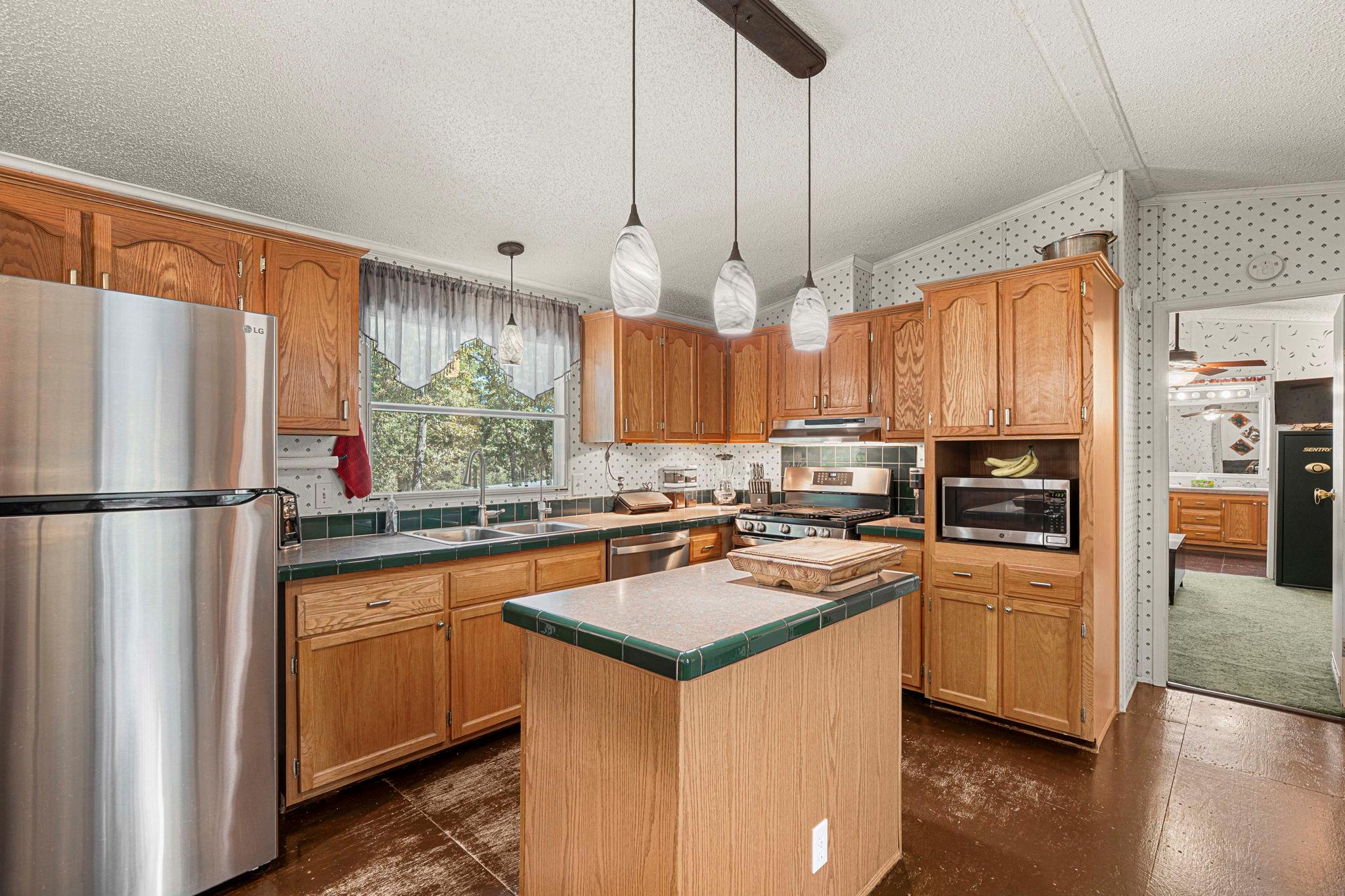 220 Clydesdale Dr, Dale, TX 78616