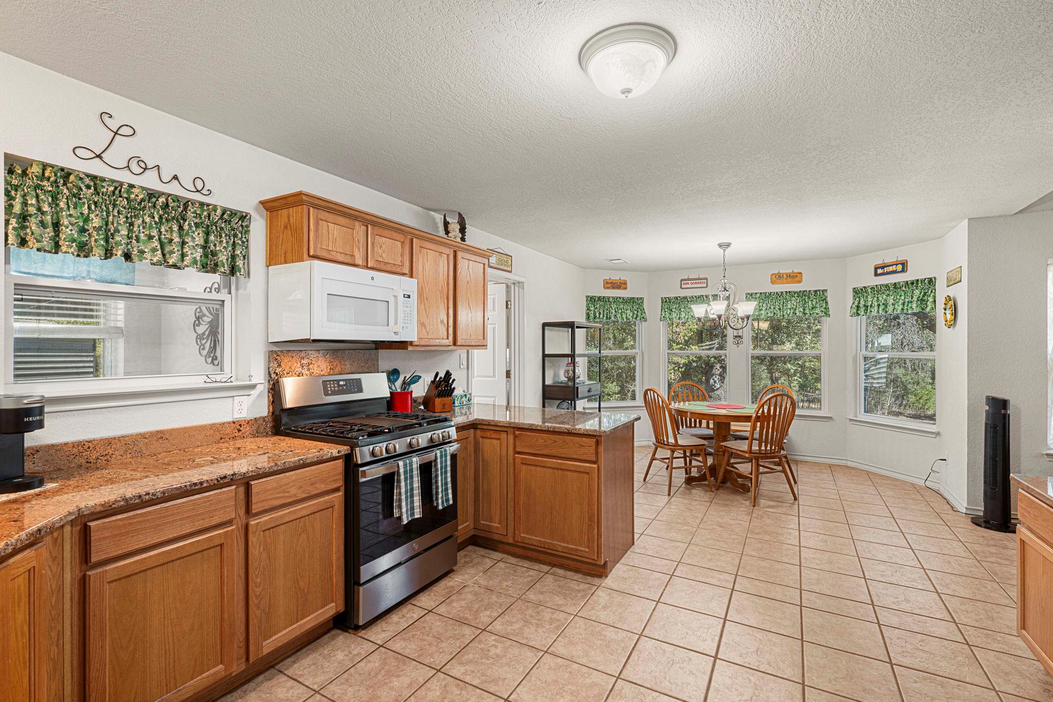 220 Clydesdale Dr, Dale, TX 78616