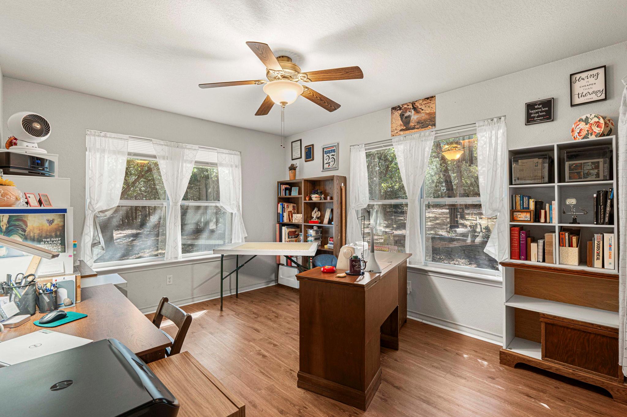 220 Clydesdale Dr, Dale, TX 78616