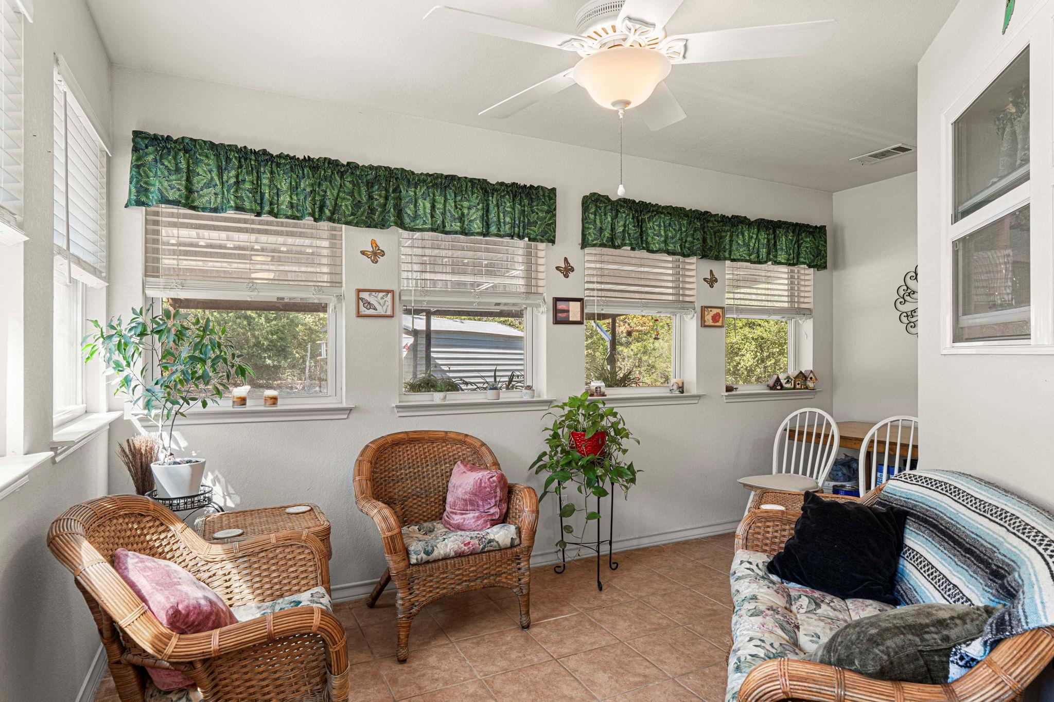 220 Clydesdale Dr, Dale, TX 78616