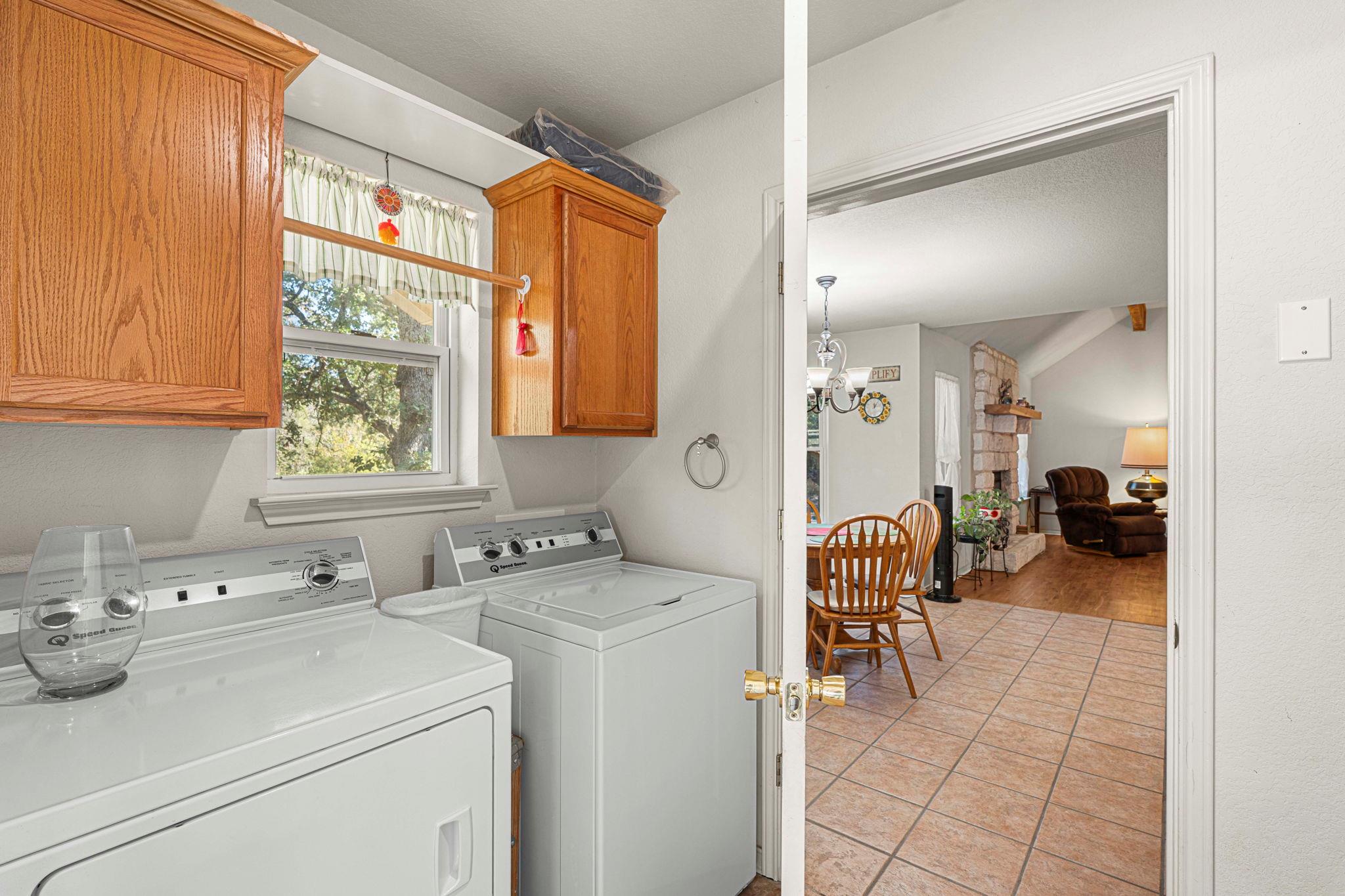 220 Clydesdale Dr, Dale, TX 78616