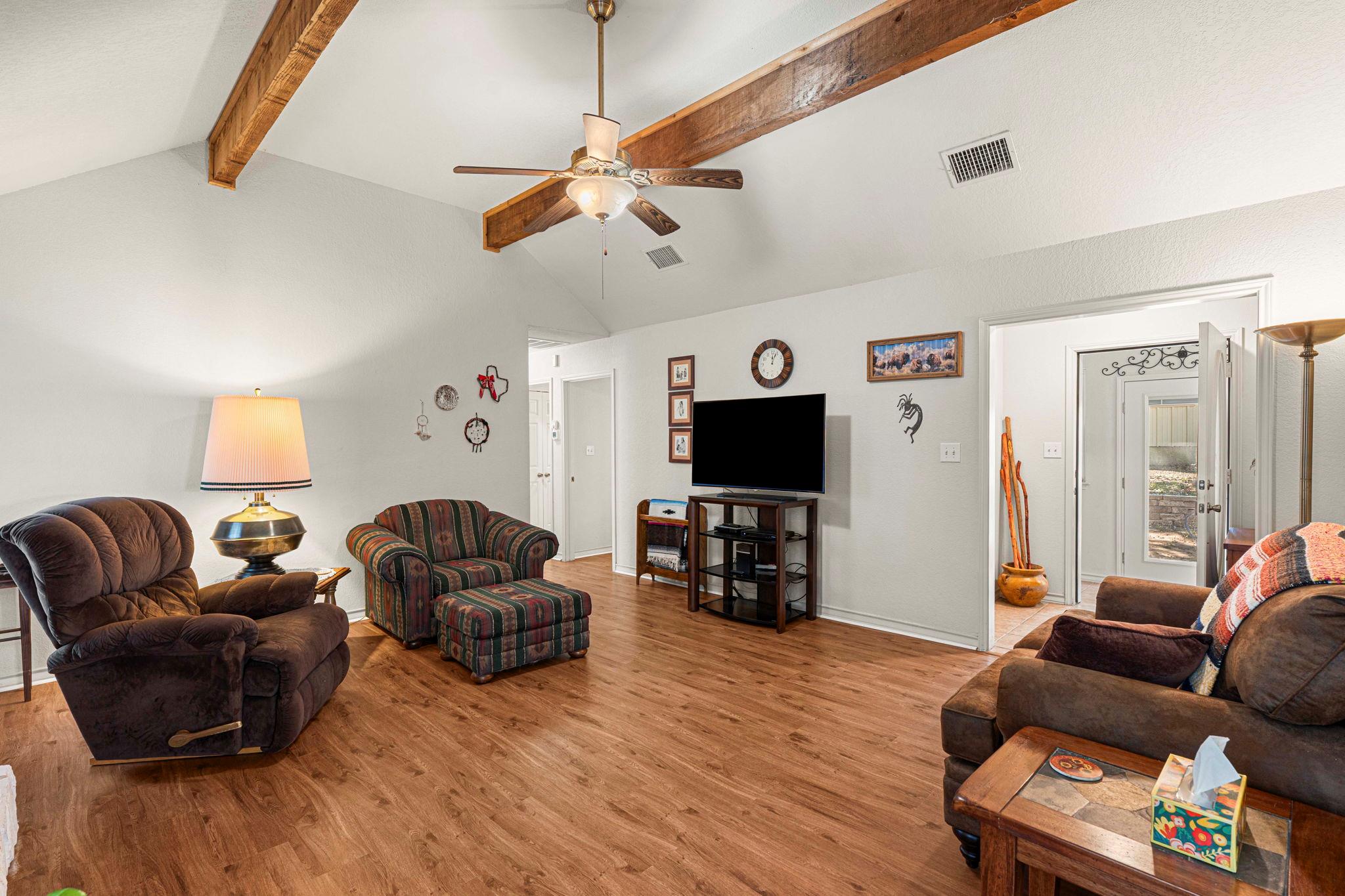 220 Clydesdale Dr, Dale, TX 78616