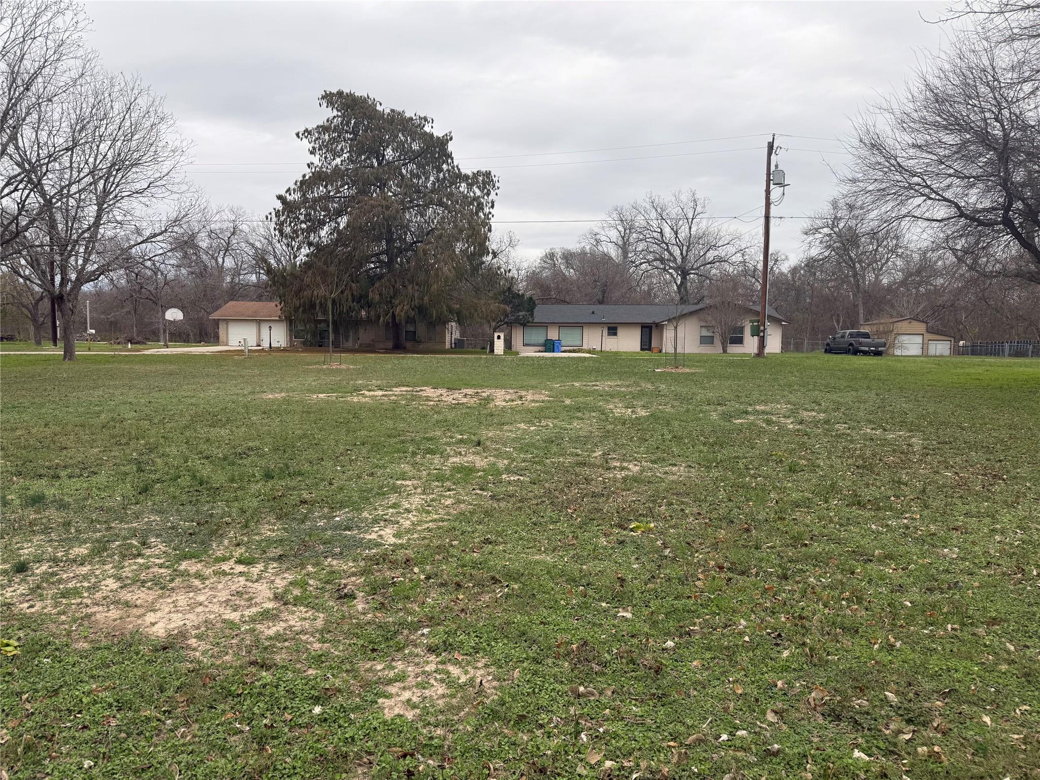 112 Lake Forrest Dr, Seguin, TX 78155