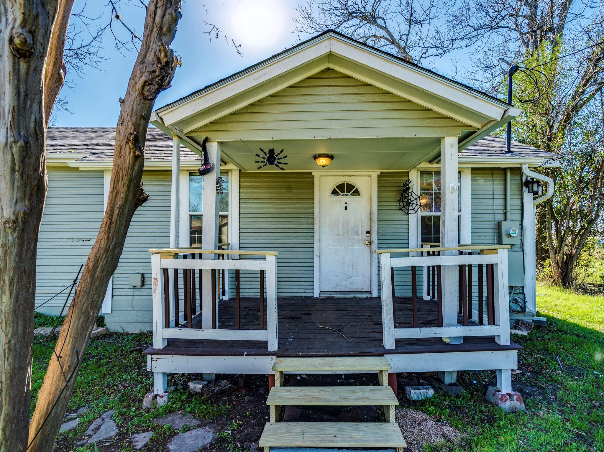 721 E Pine St, Seguin, TX 78155