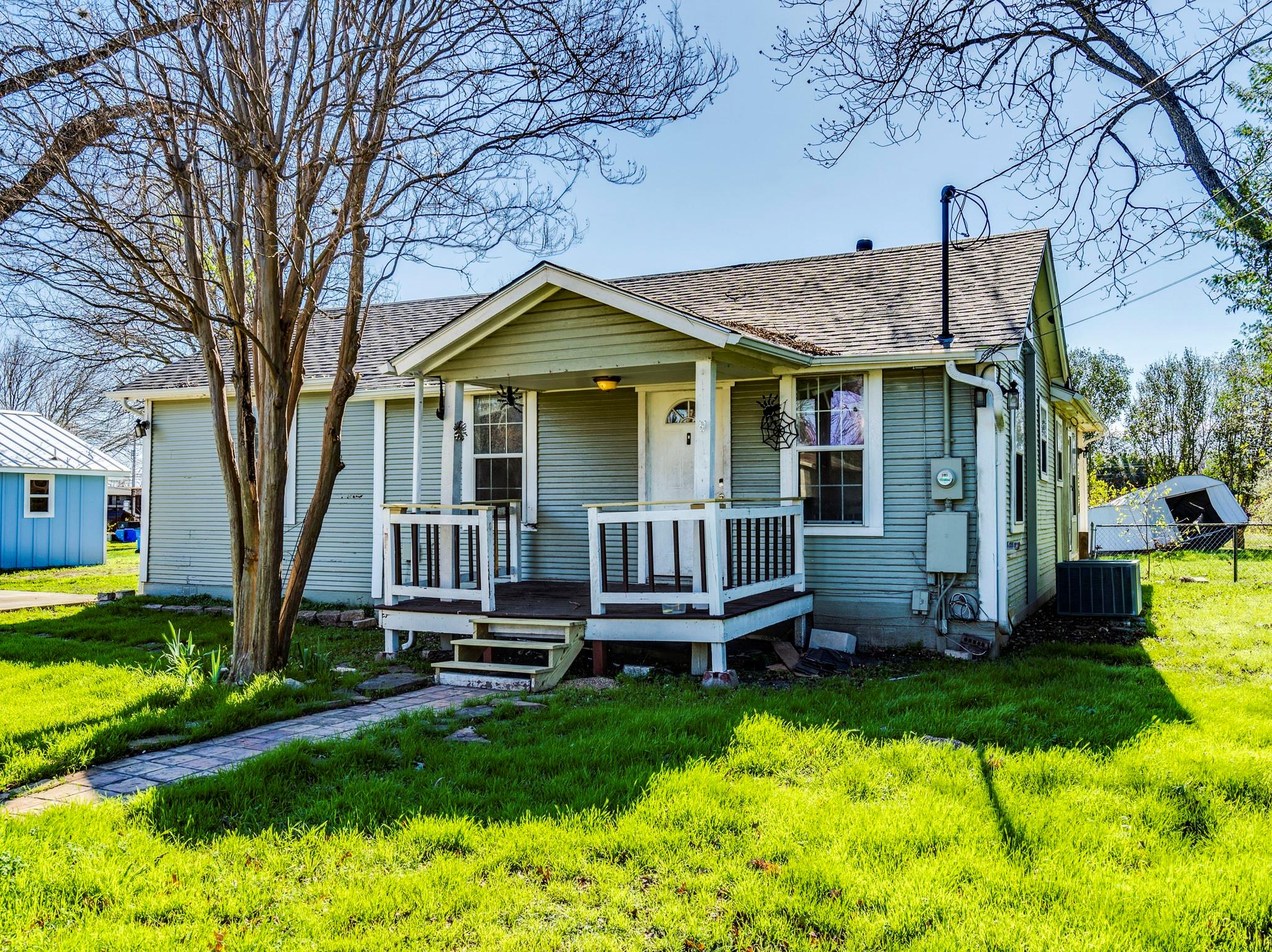 721 E Pine St, Seguin, TX 78155