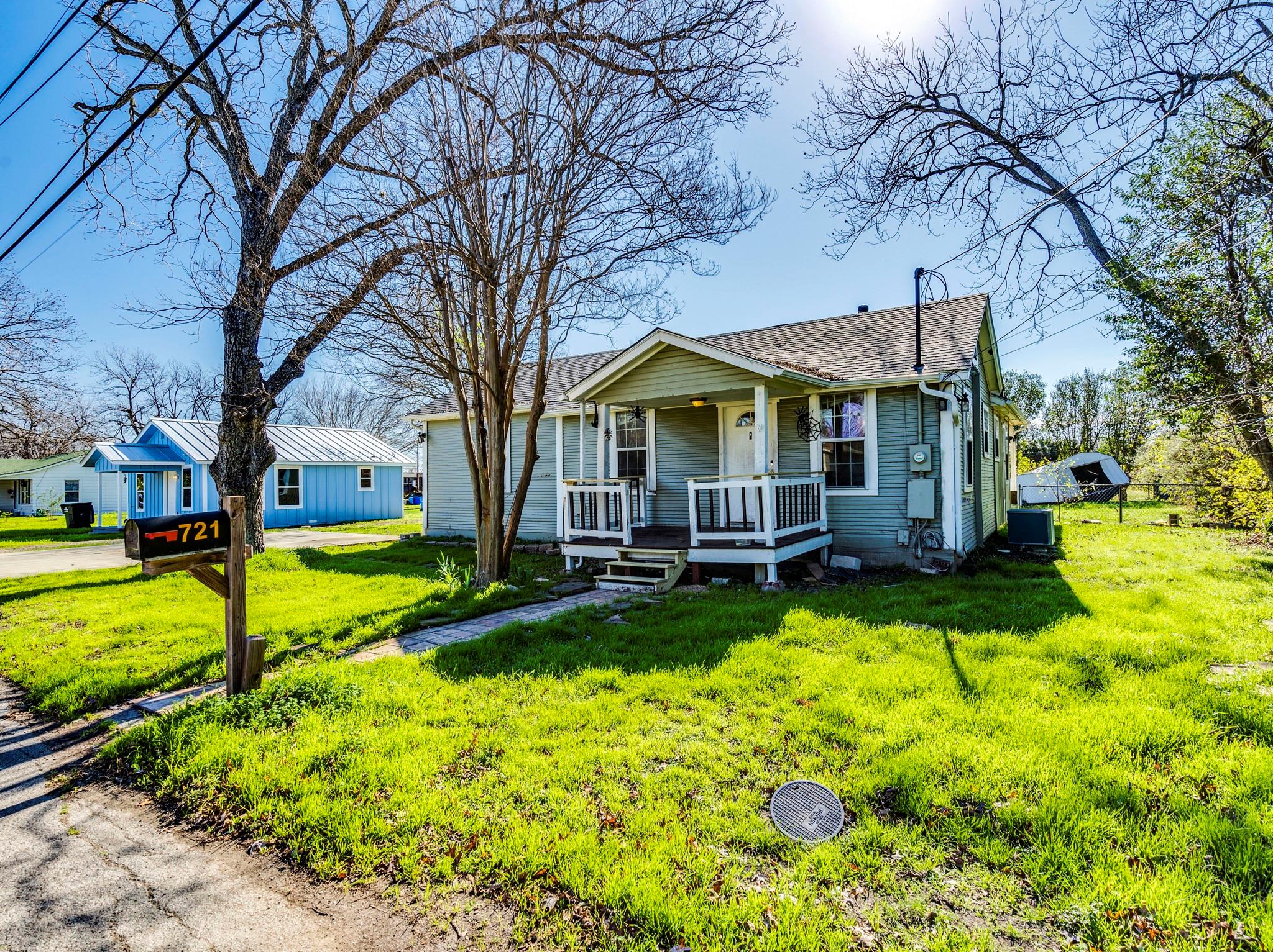 721 E Pine St, Seguin, TX 78155