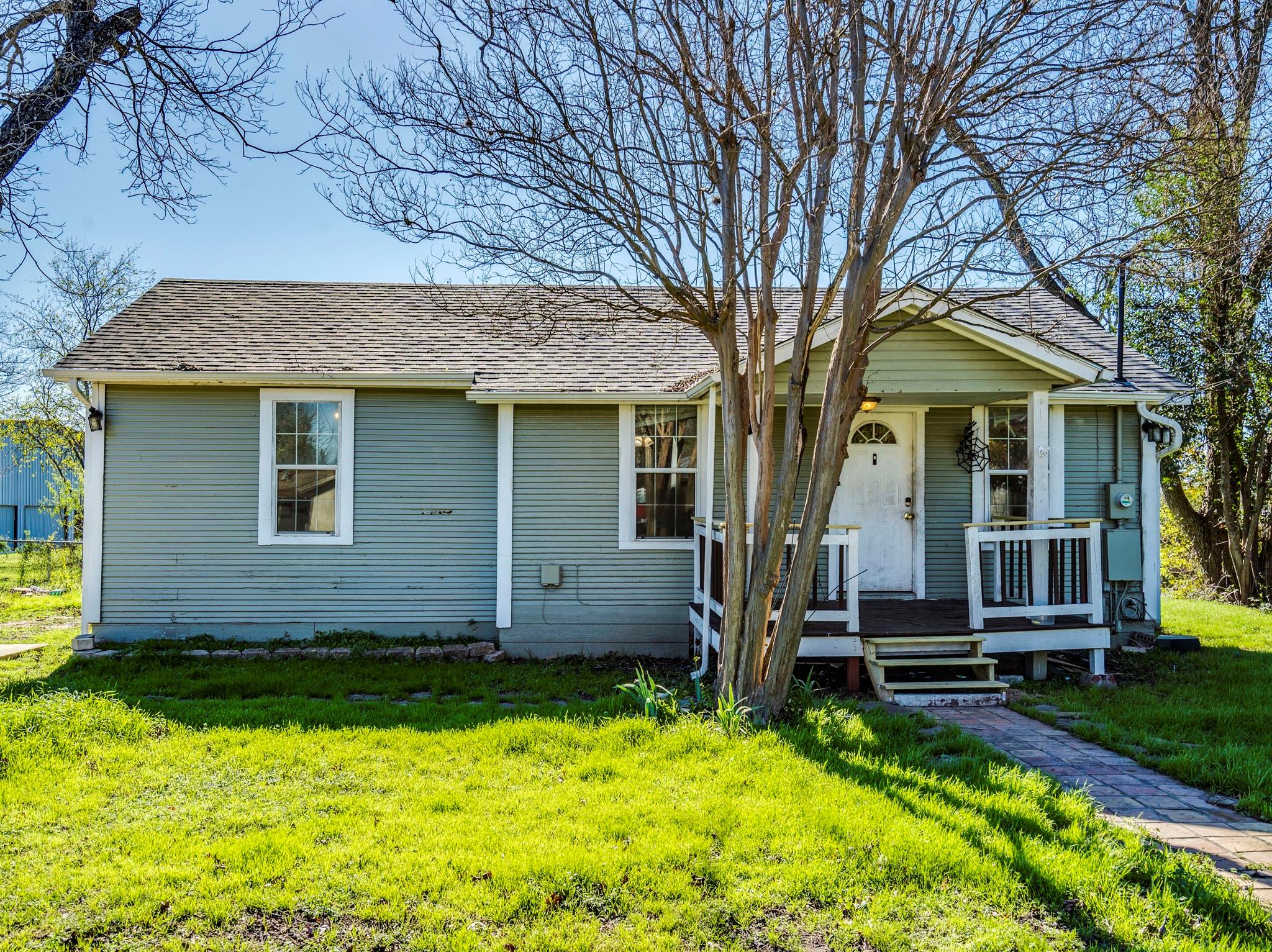 721 E Pine St, Seguin, TX 78155