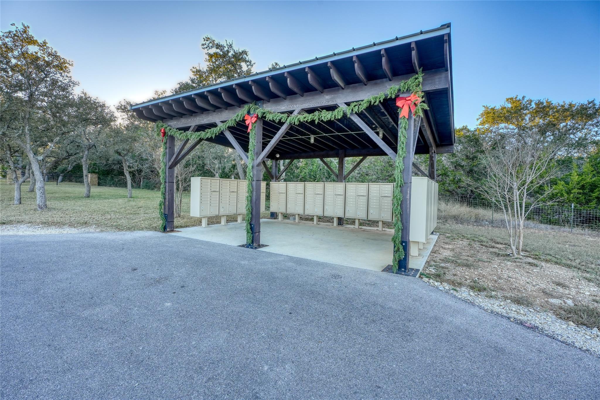 136 & 137 Falling Oak Dr, Blanco, TX 78606