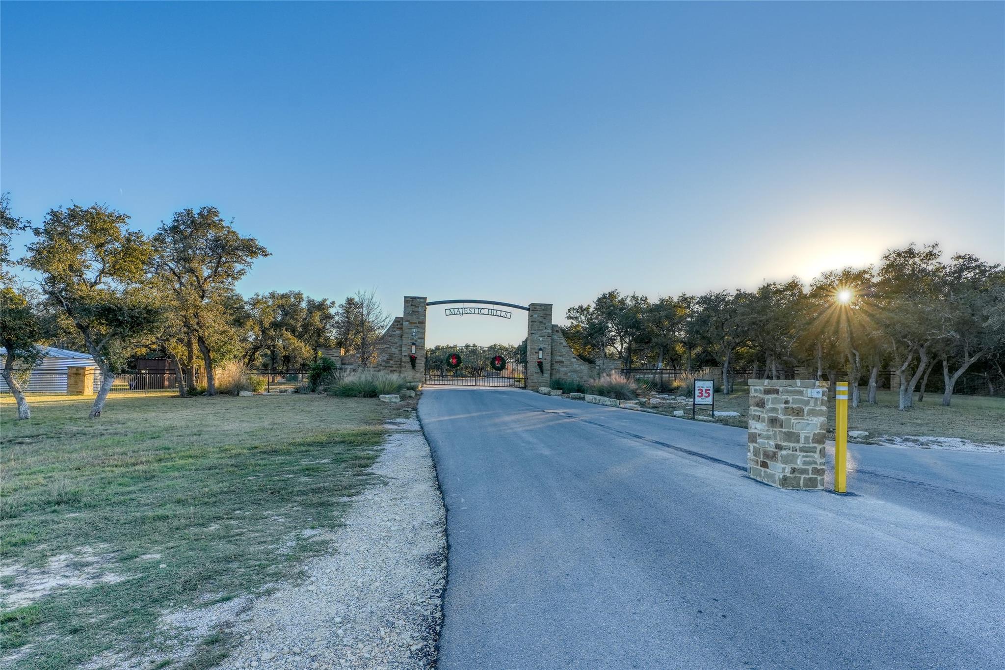 136 & 137 Falling Oak Dr, Blanco, TX 78606