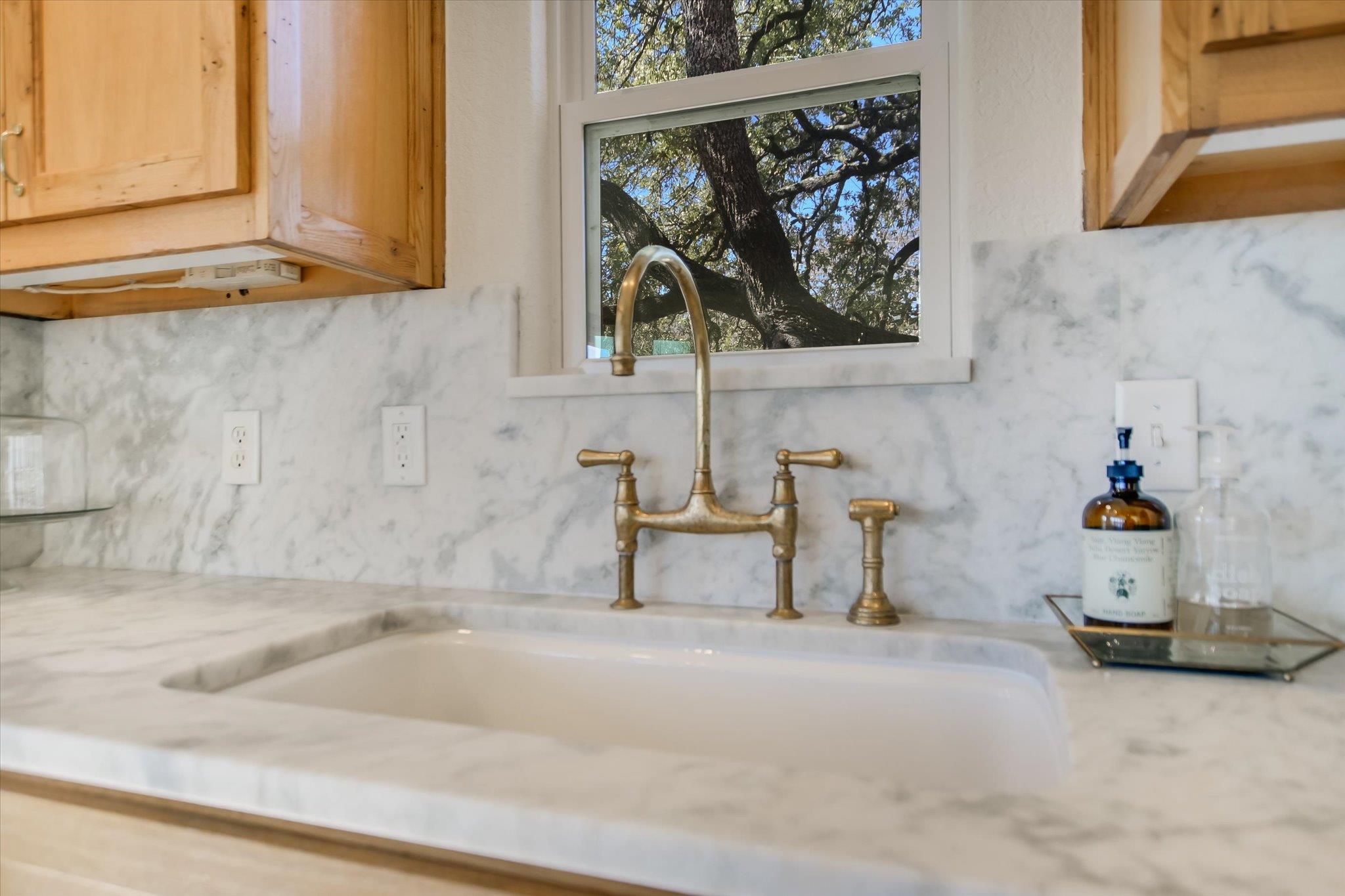 316 Mountain Vw, Sunrise Beach, TX 78643