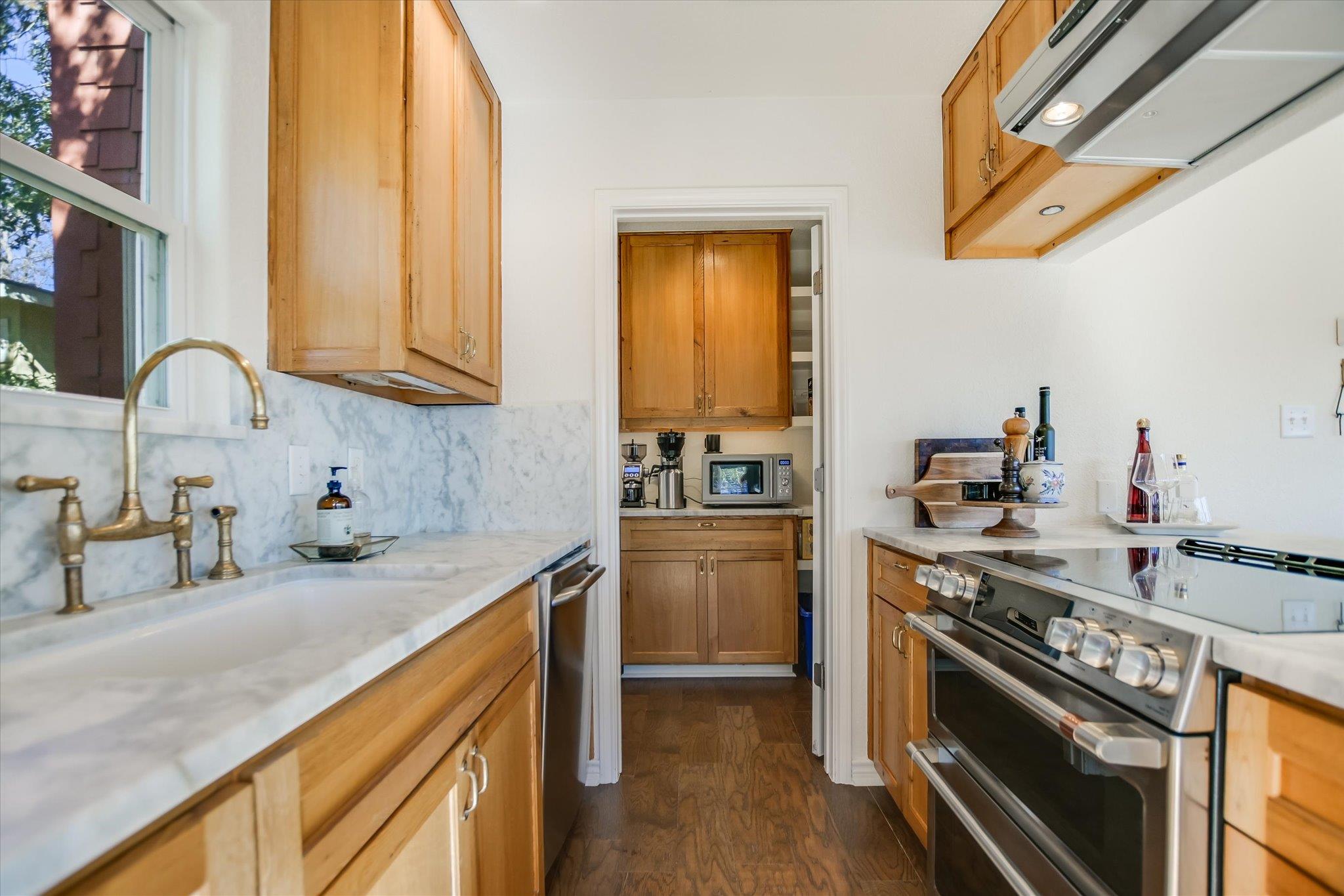 316 Mountain Vw, Sunrise Beach, TX 78643