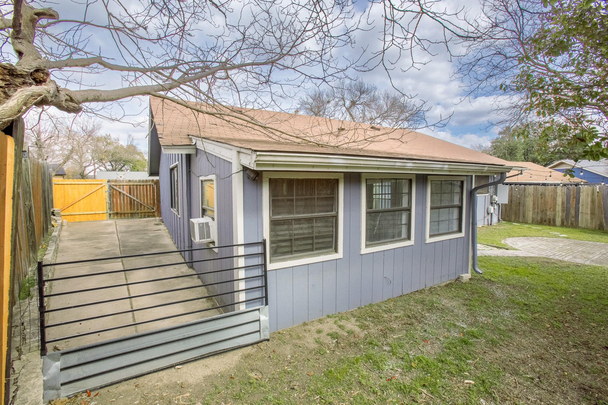 1303 Barrington Dr, Austin, TX 78753
