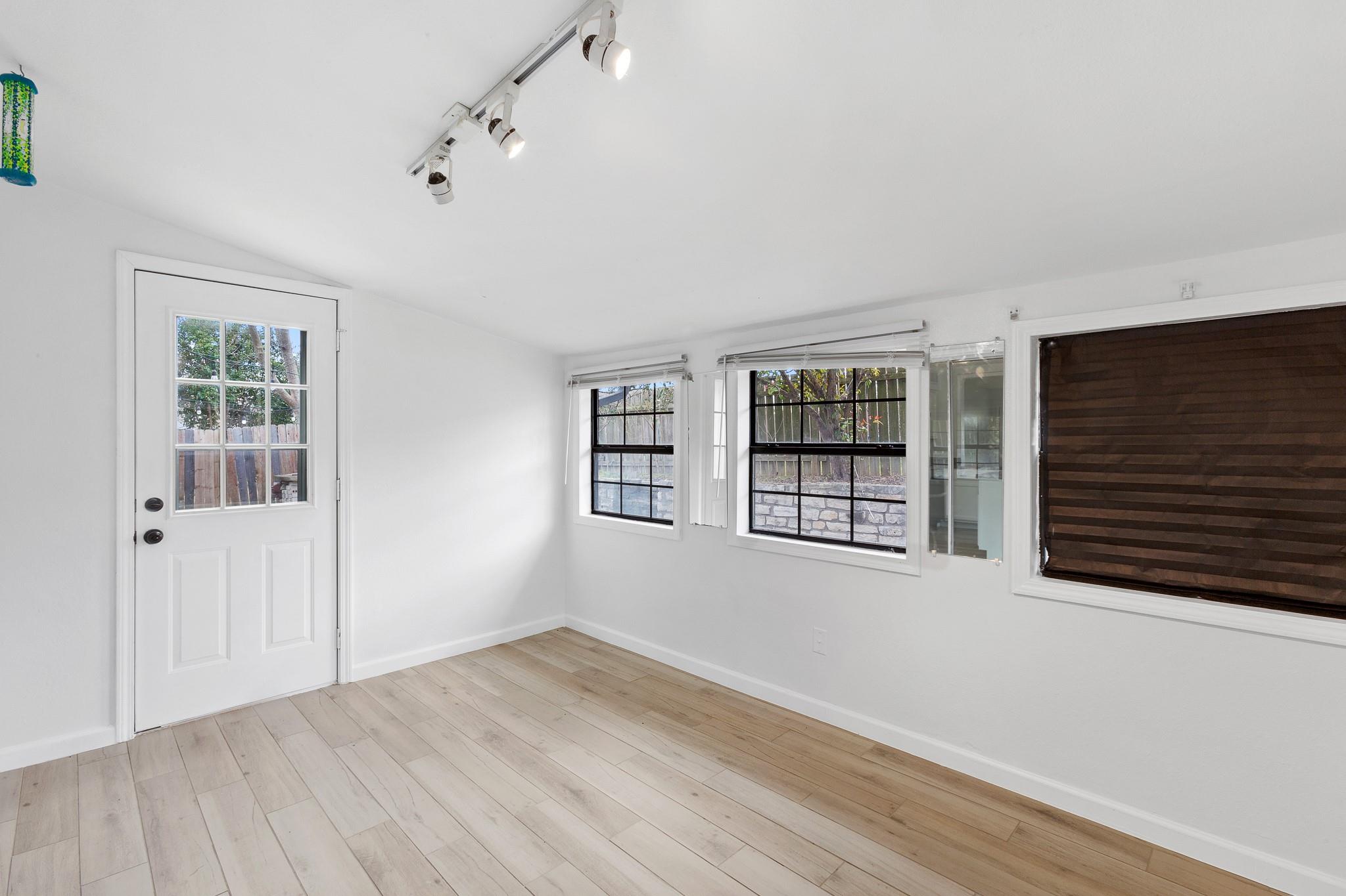 1303 Barrington Dr, Austin, TX 78753