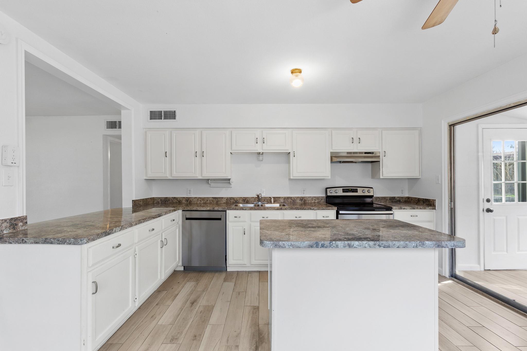 1303 Barrington Dr, Austin, TX 78753