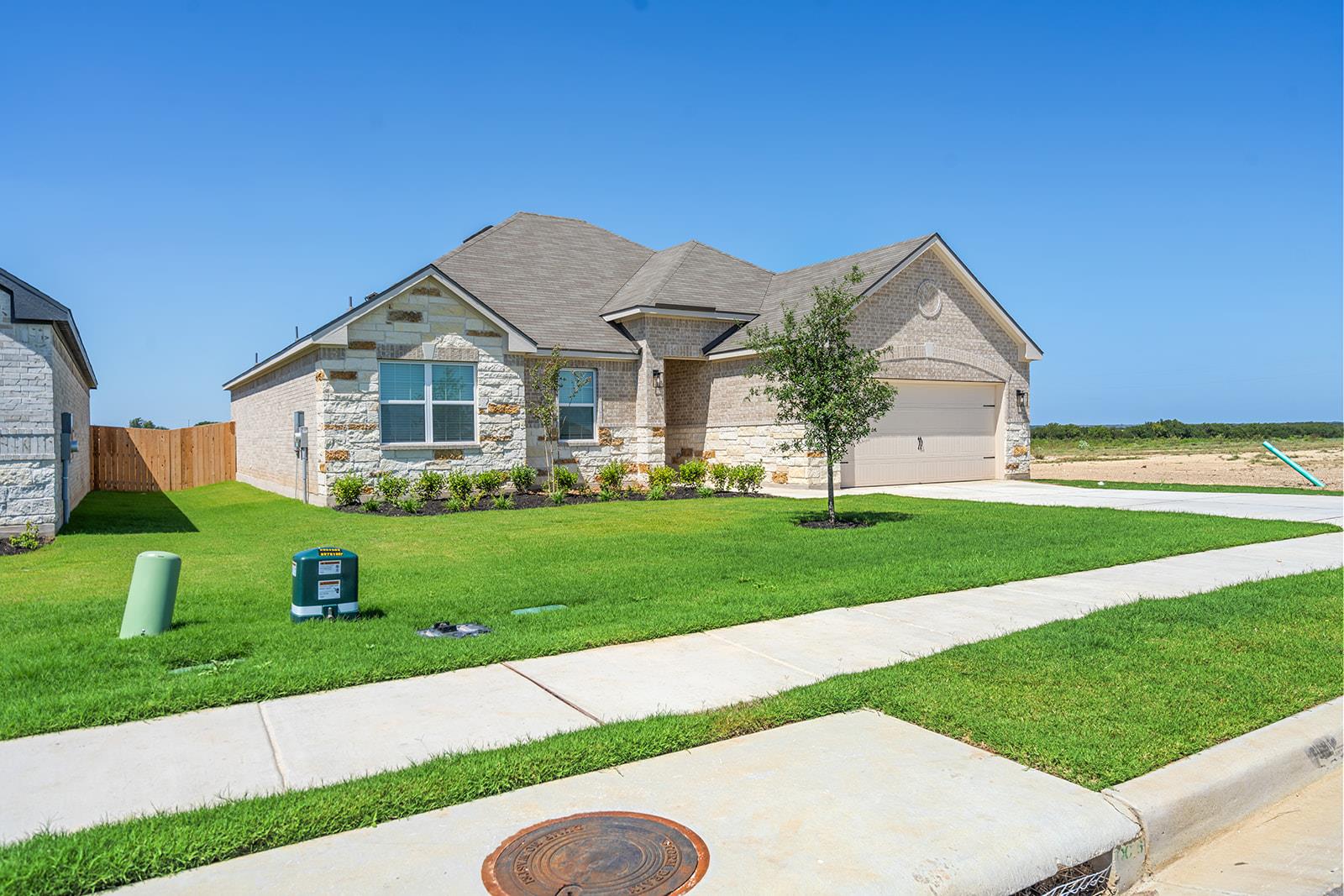 505 West Luna Blue Ln, Jarrell, TX 76537