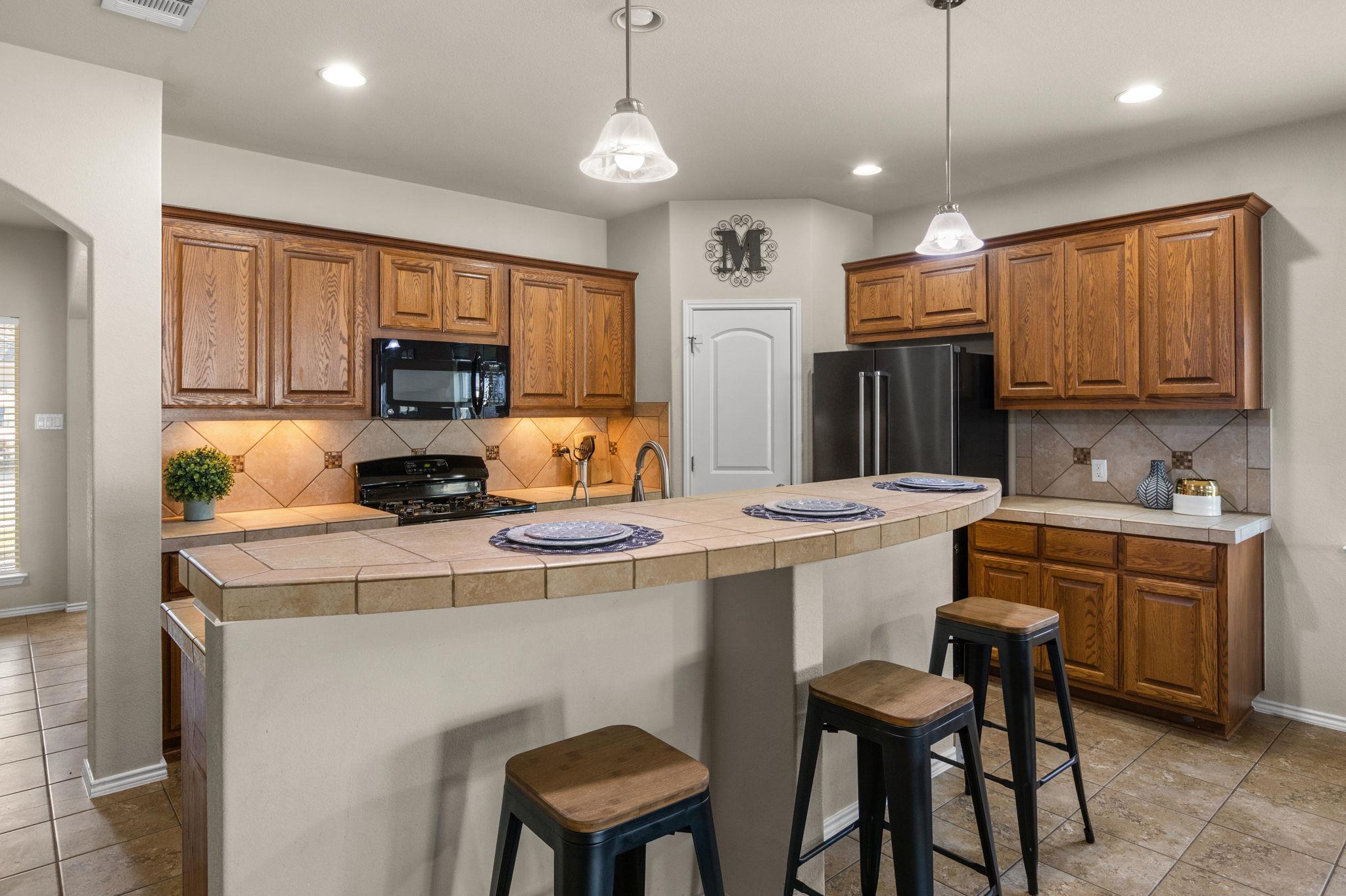 221 Blossom Valley Strm, Buda, TX 78610