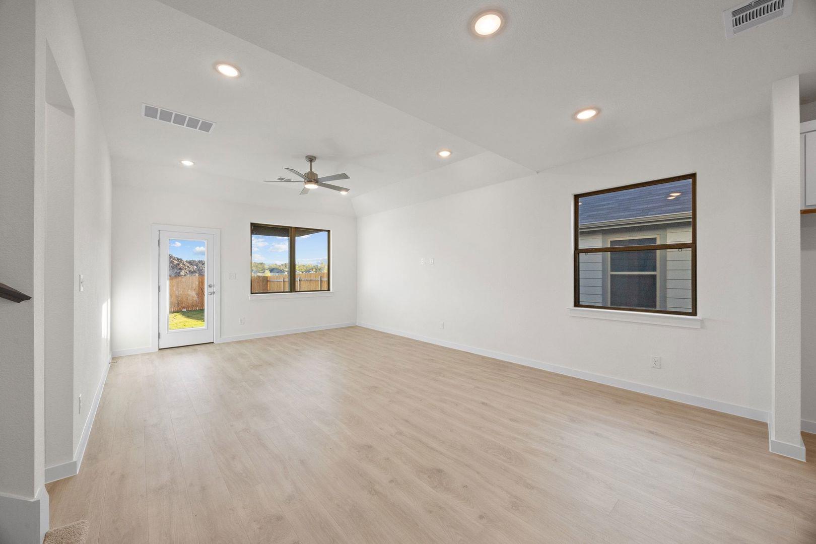 109 Mandeville Dr, Hutto, TX 78621