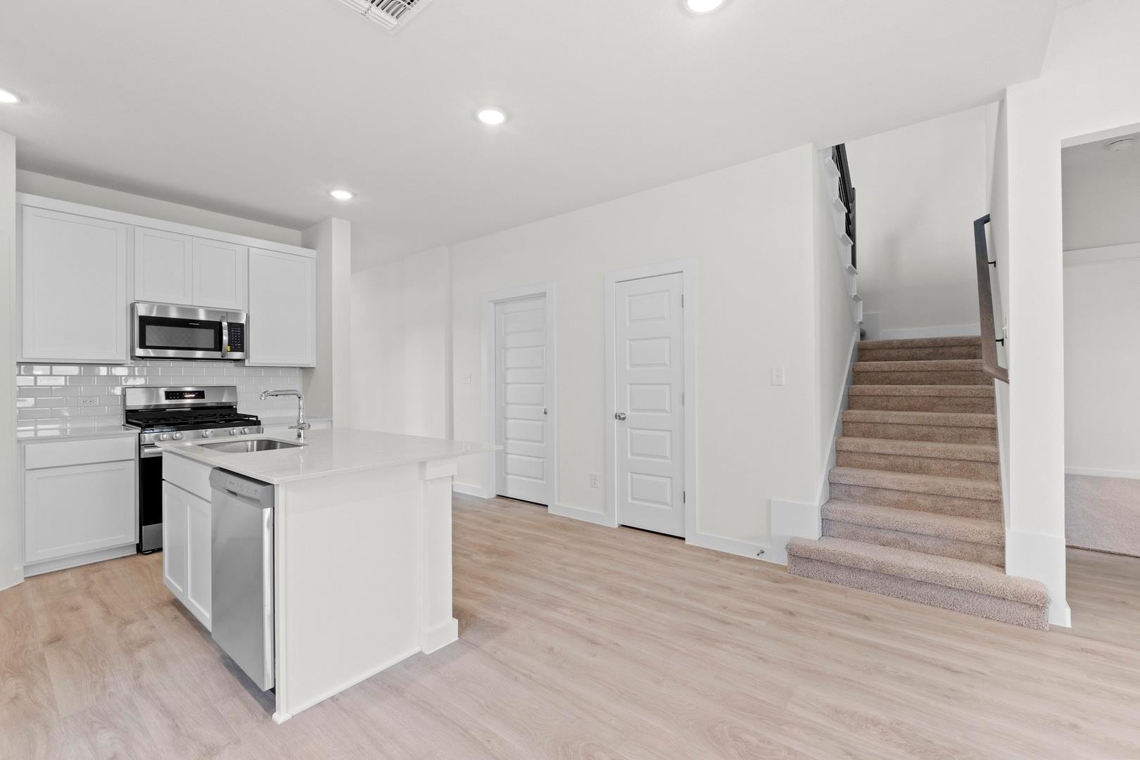 109 Mandeville Dr, Hutto, TX 78621