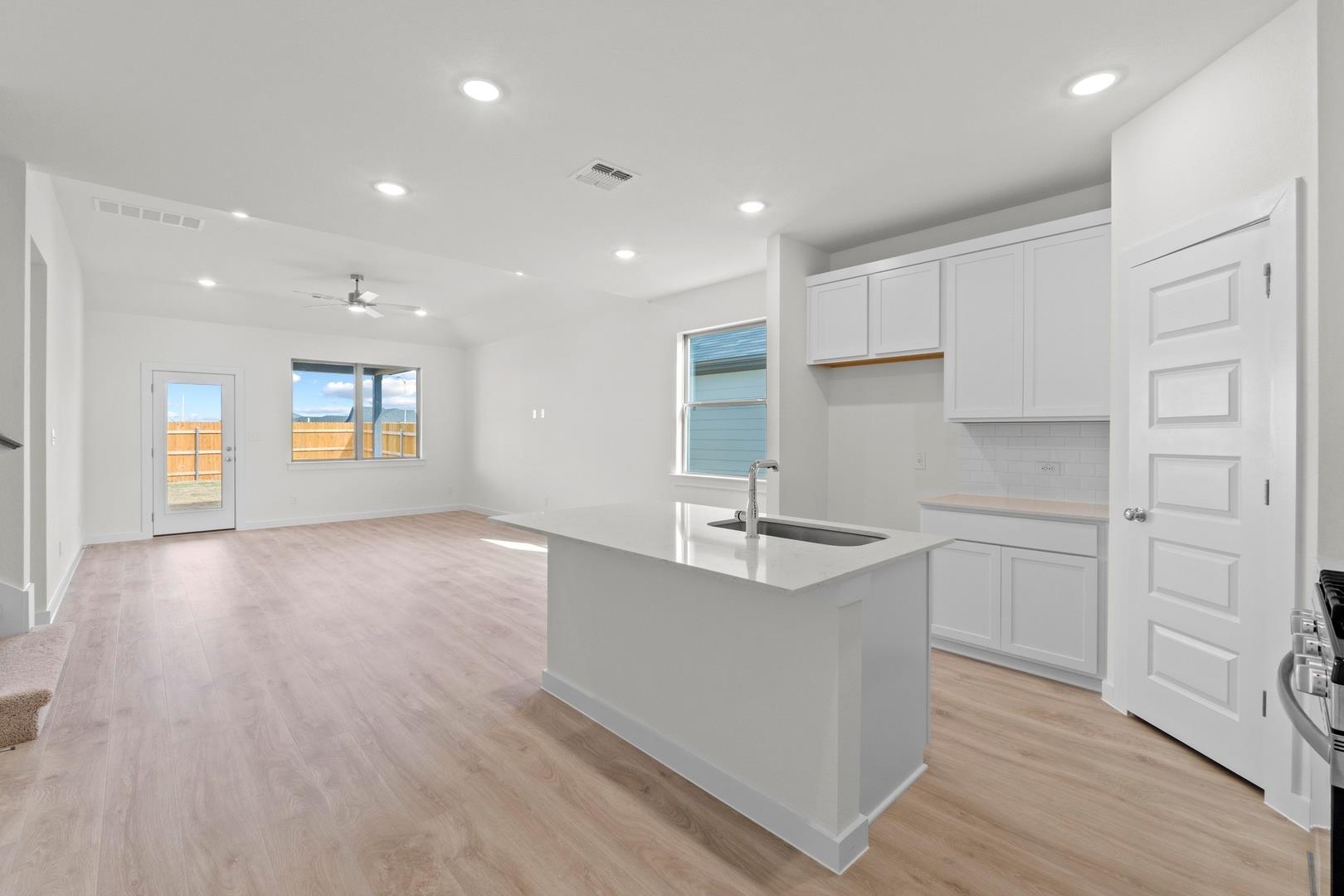 109 Mandeville Dr, Hutto, TX 78621