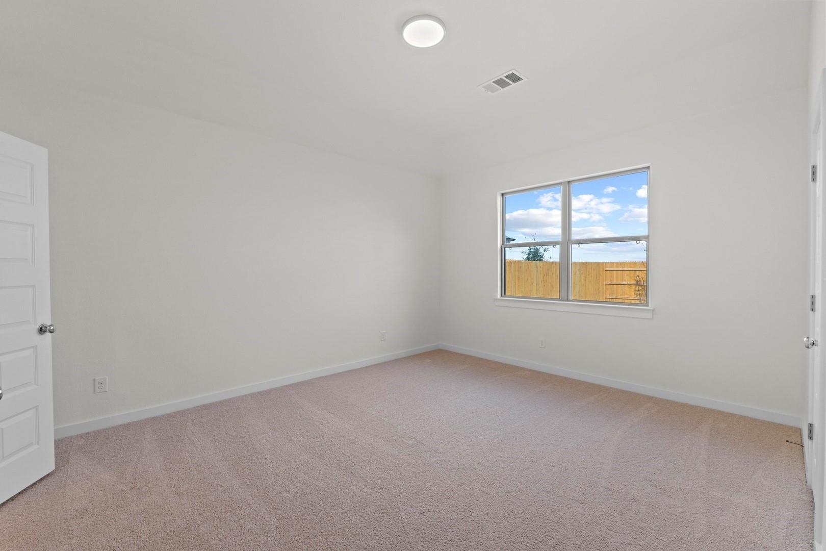 109 Mandeville Dr, Hutto, TX 78621