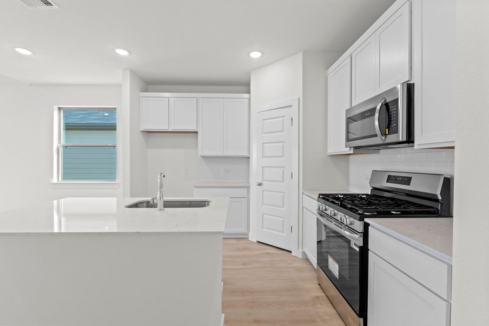 109 Mandeville Dr, Hutto, TX 78621