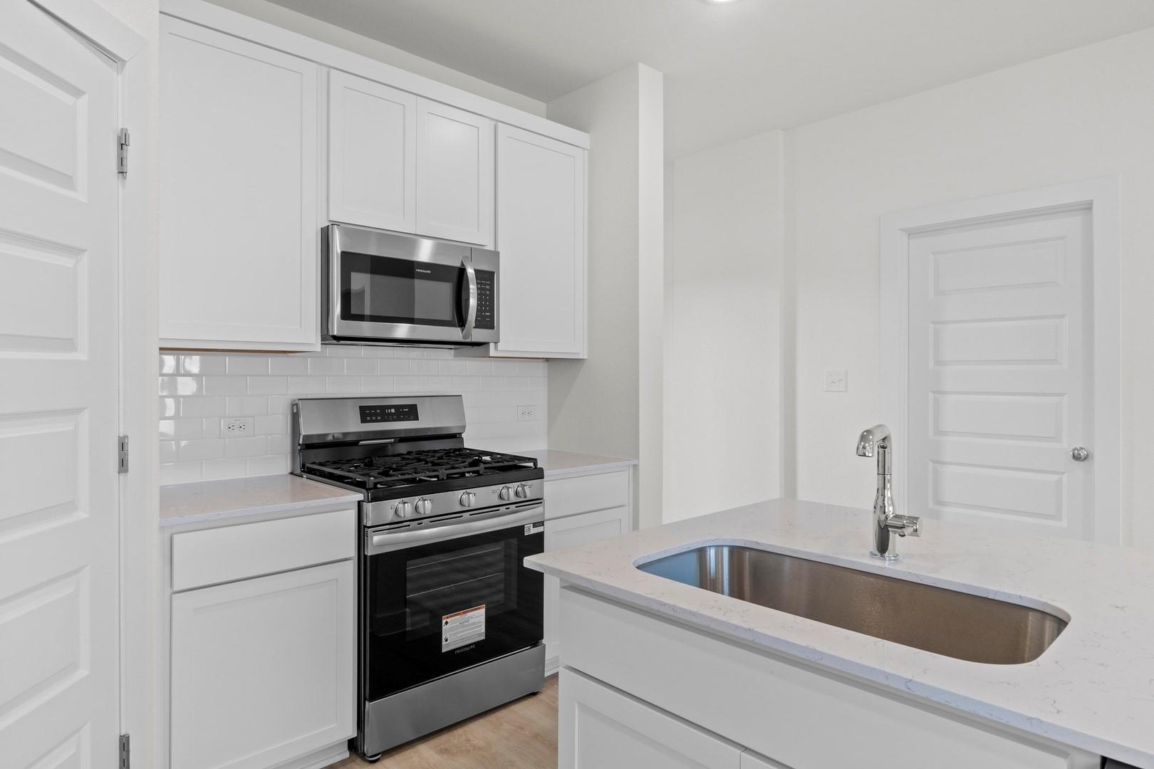 109 Mandeville Dr, Hutto, TX 78621