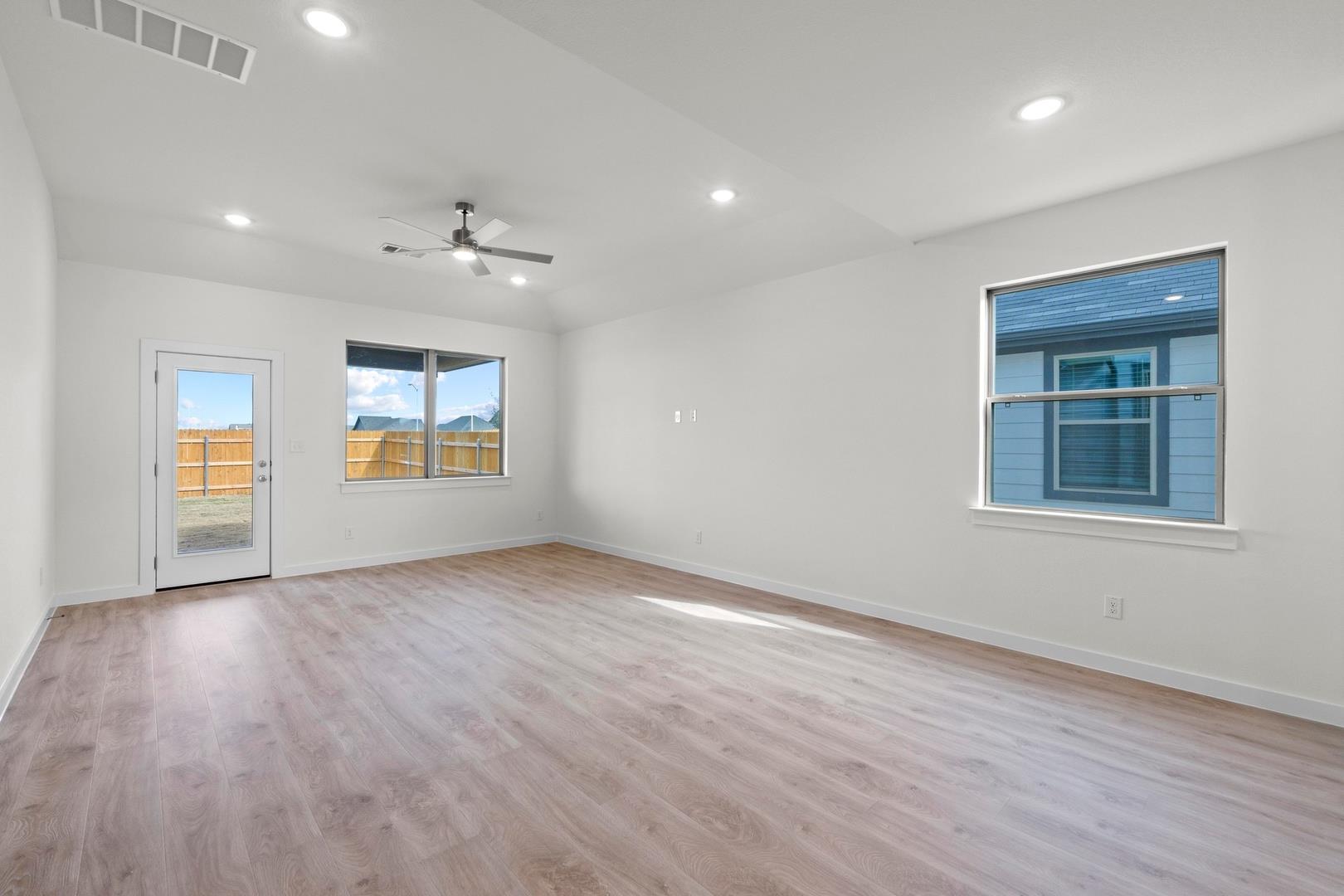 109 Mandeville Dr, Hutto, TX 78621