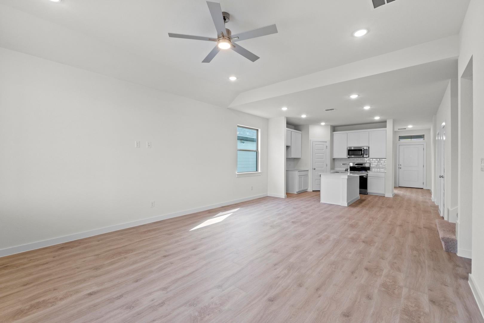 109 Mandeville Dr, Hutto, TX 78621