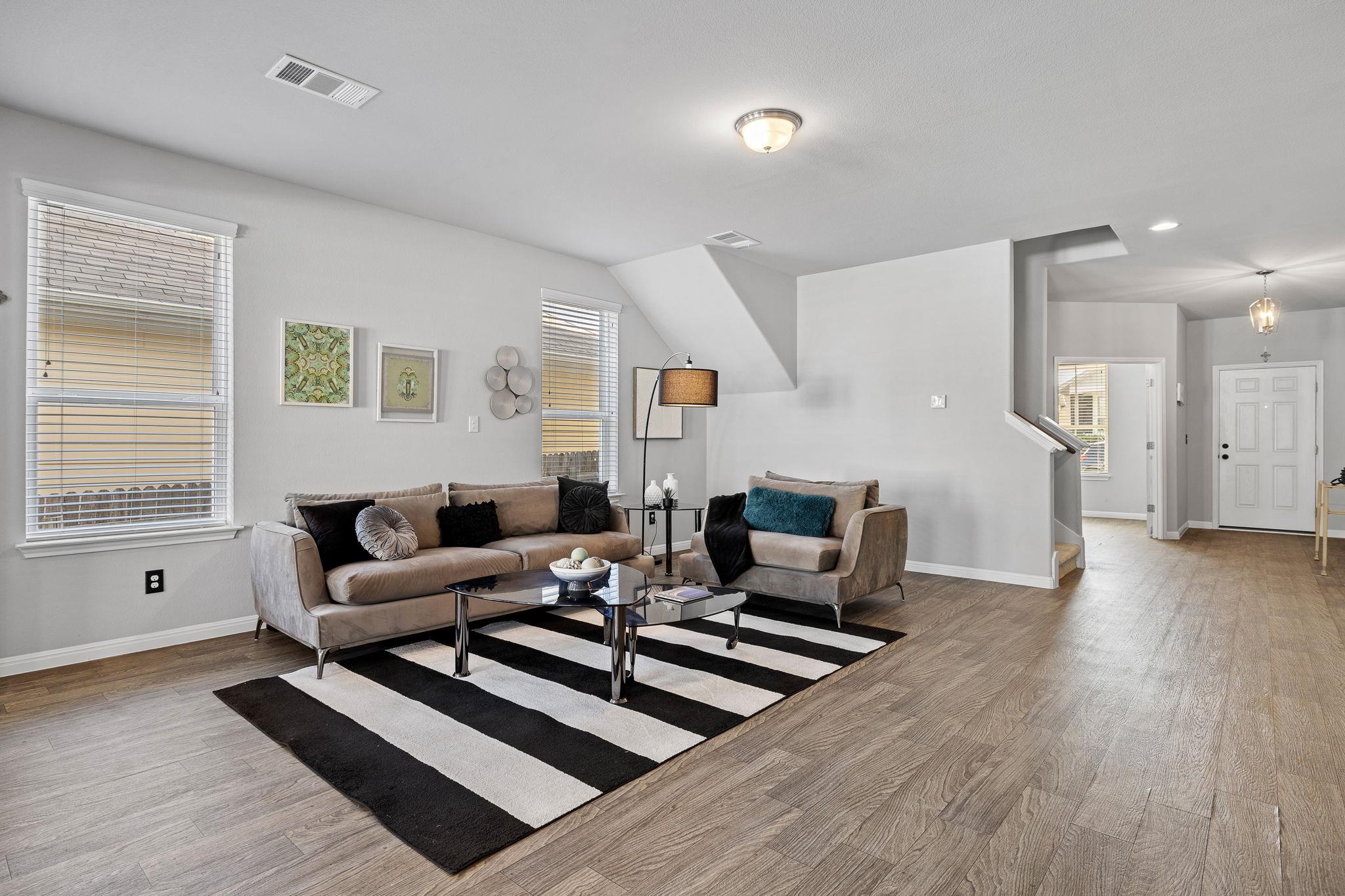 325 E Broade St, Leander, TX 78641