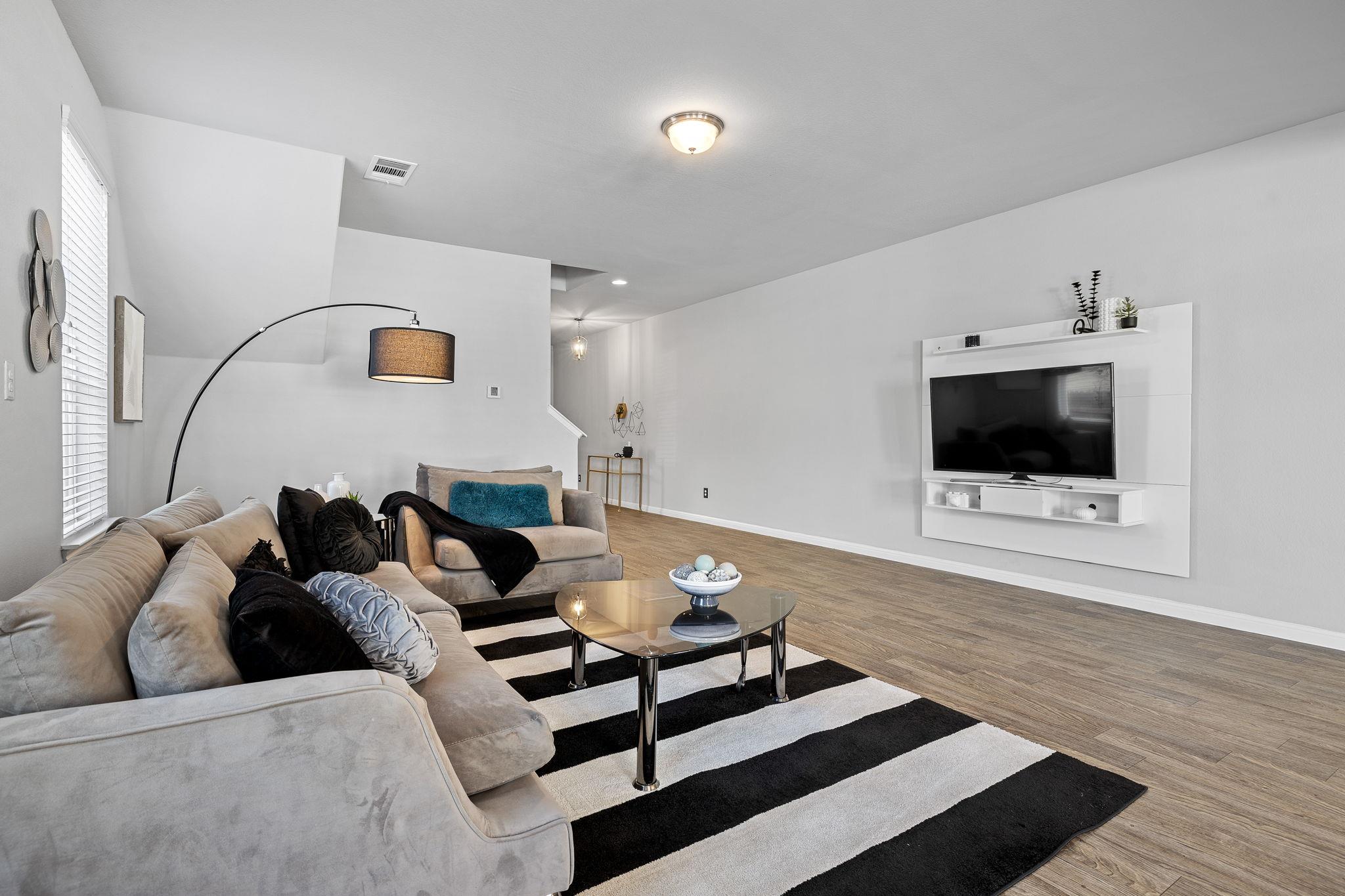 325 E Broade St, Leander, TX 78641