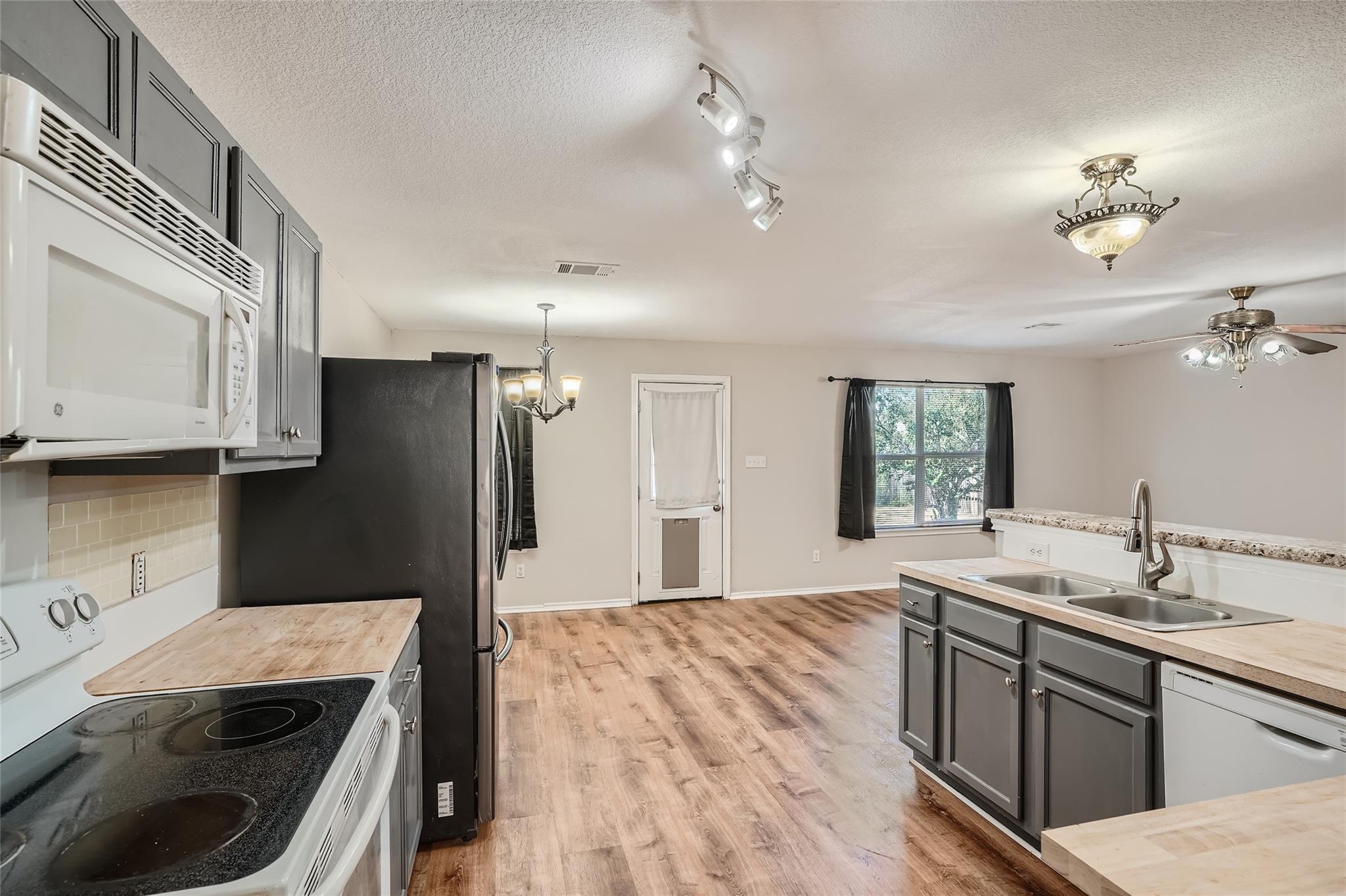 221 Almquist St, Hutto, TX 78634